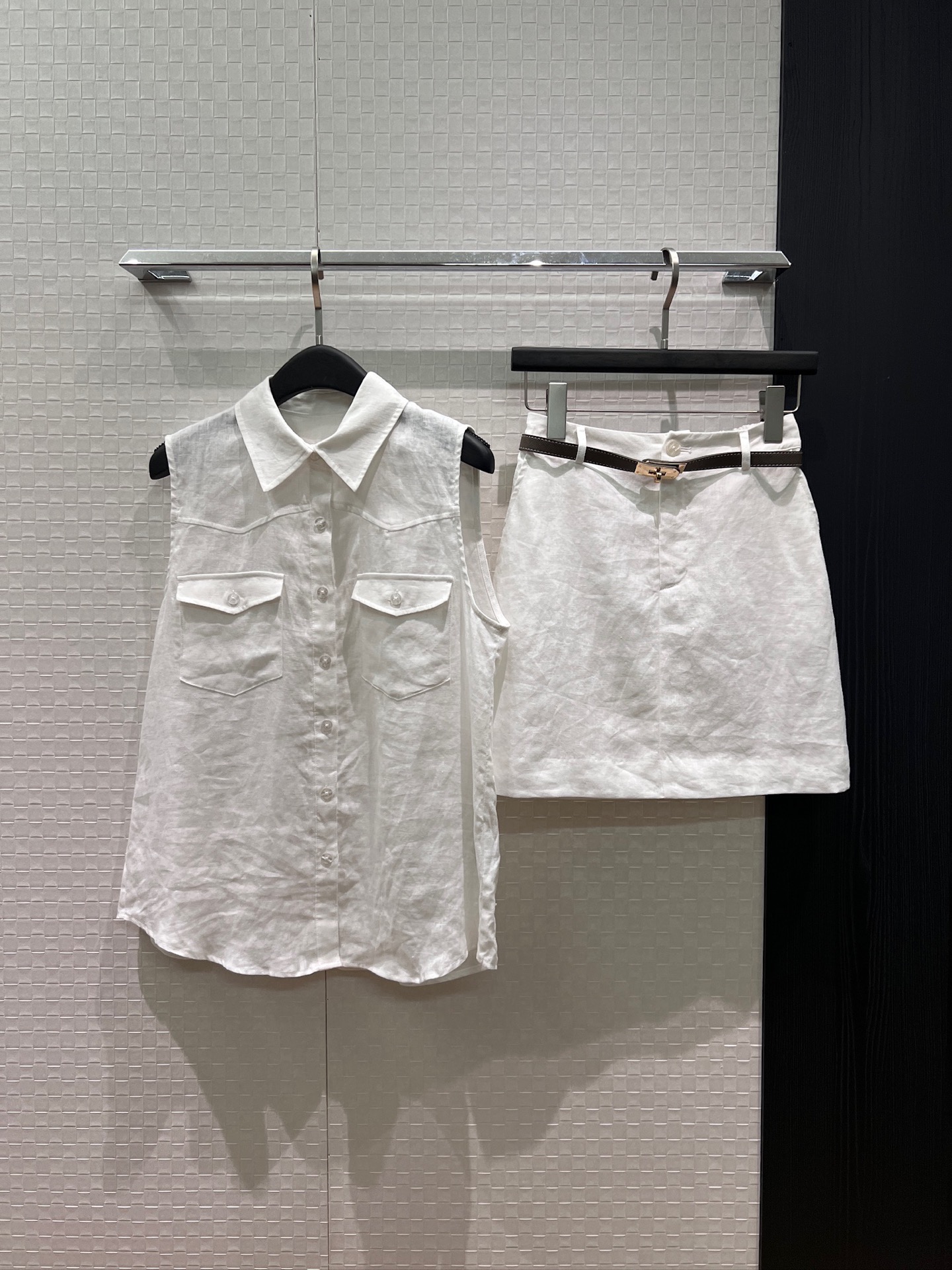 NO:892832,Tops and skirts New lapel linen sleeveless vest top with elastic waist linen skirt Twist belt decoration Pockets on both sides for casual and lazy old money style Fashionable commuting Slim and slim white blue SML,,skirts,19860909上衣 半裙 新款翻领亚麻无袖背心上衣拼接松紧腰亚麻半裙 扭扣腰带装饰 两侧有口袋休闲慵懒 老钱风 时尚通勤 修身显瘦 白色蓝色 SML,,skirts,,Women's clothing