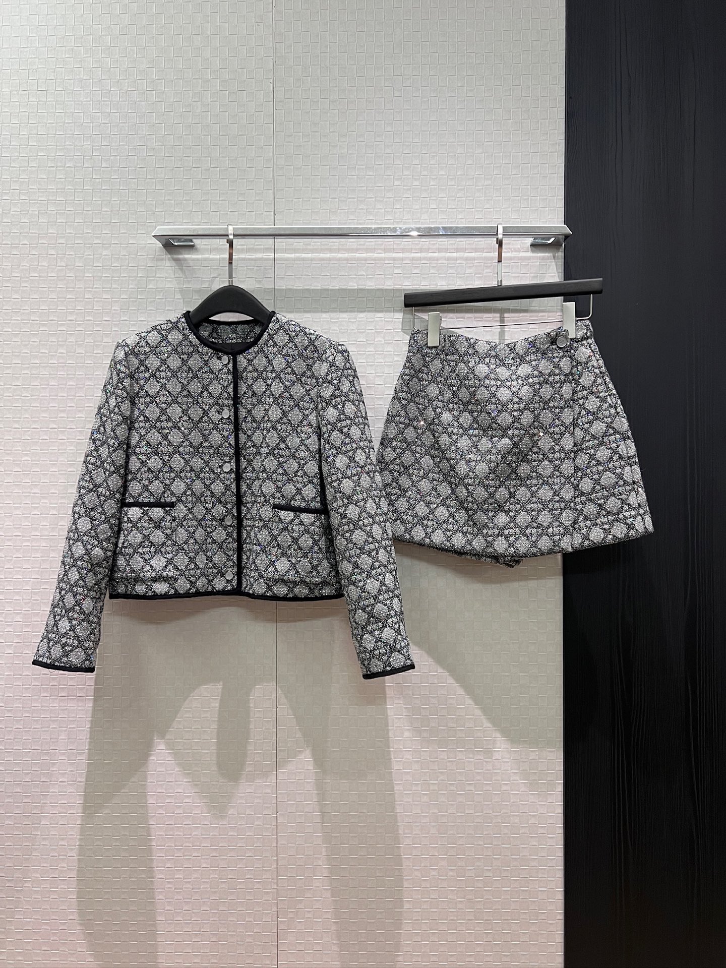 NO:892856,Jacket, culottes, early autumn new classic cannage pattern jacquard, round neck tweed jacket, A-line asymmetrical culottes, shorts, commuting temperament, socialite elegance, age-reducing and versatile SML,,skirts,shorts,jackets & coats,19860909外套  裤裙 早秋新款经典藤格纹提花 圆领粗花呢外套A字不对称裤裙 短裤气质通勤 名媛优雅 减龄百搭SML,,skirts,shorts,jackets & coats,,Women's clothing