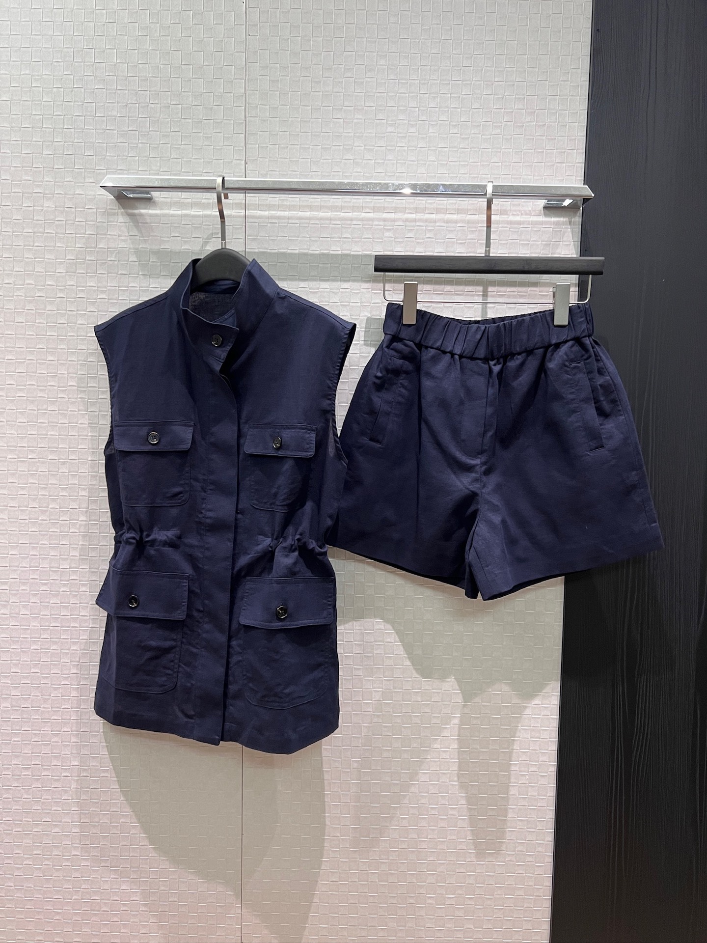 NO:893263,New arrival: Stand collar workwear, four pockets, linen vest, elastic waist, linen shorts, drawstring waist, lazy old money style, fashionable commuting, vacation and leisure, slim and slim, dark blue apricot white SML,,shorts,19860909新款来袭立领工装四口袋亚麻马甲松紧腰亚麻短裤抽绳收腰 慵懒老钱风 时尚通勤 度假休闲 修身显瘦 深蓝杏色白色 SML,,shorts,,Women's clothing