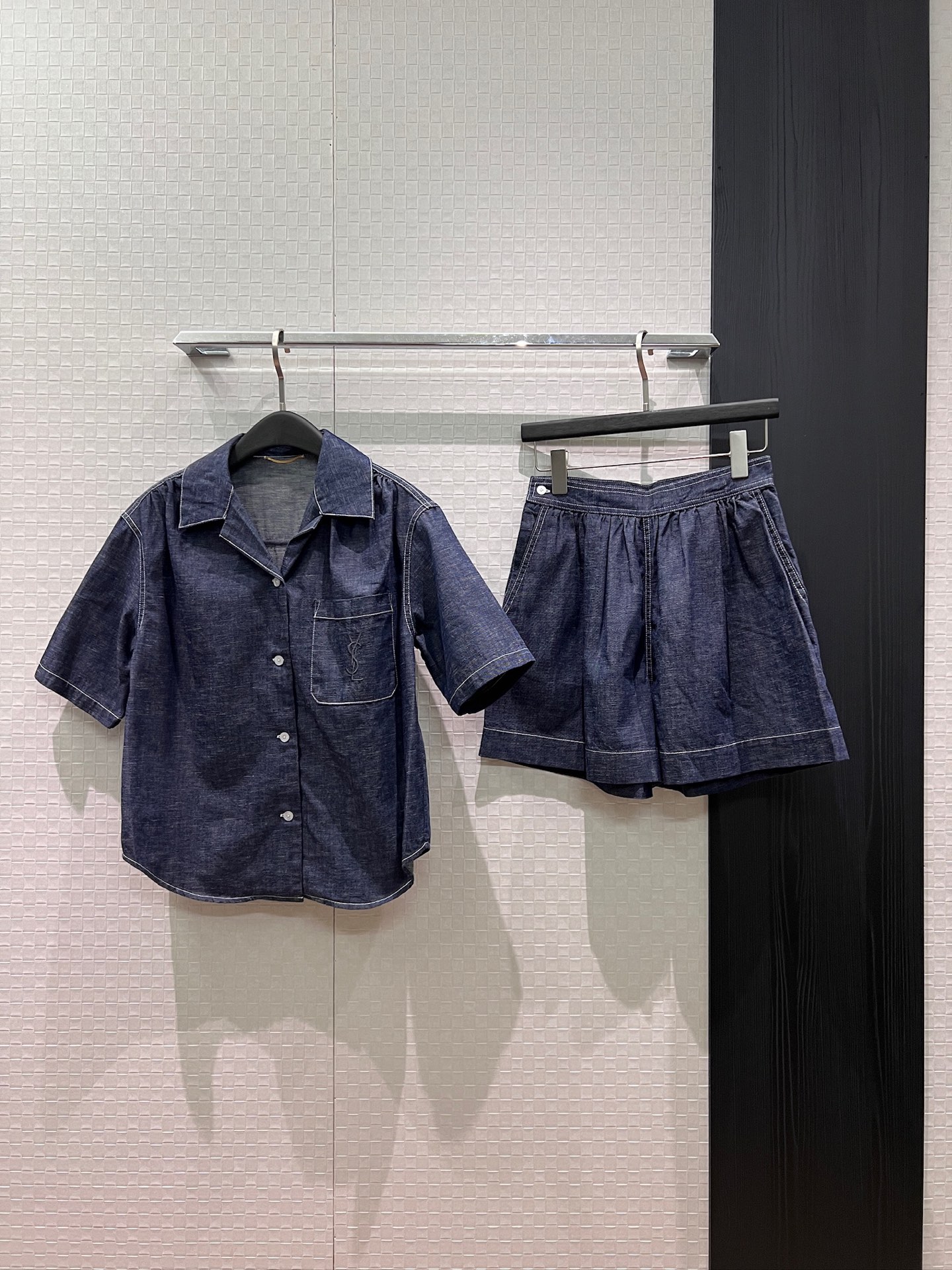 NO:900514,Tops, shorts, new style lapel short-sleeved denim tops, high-waisted denim shorts, wide legs, slimming, fashionable and casual SML,,shorts,T-shirt,19860909上衣 短裤新款翻领短袖短款牛仔上衣高腰牛仔短裤 阔腿显瘦时尚休闲 SML,,shorts,T-shirt,,Women's clothing