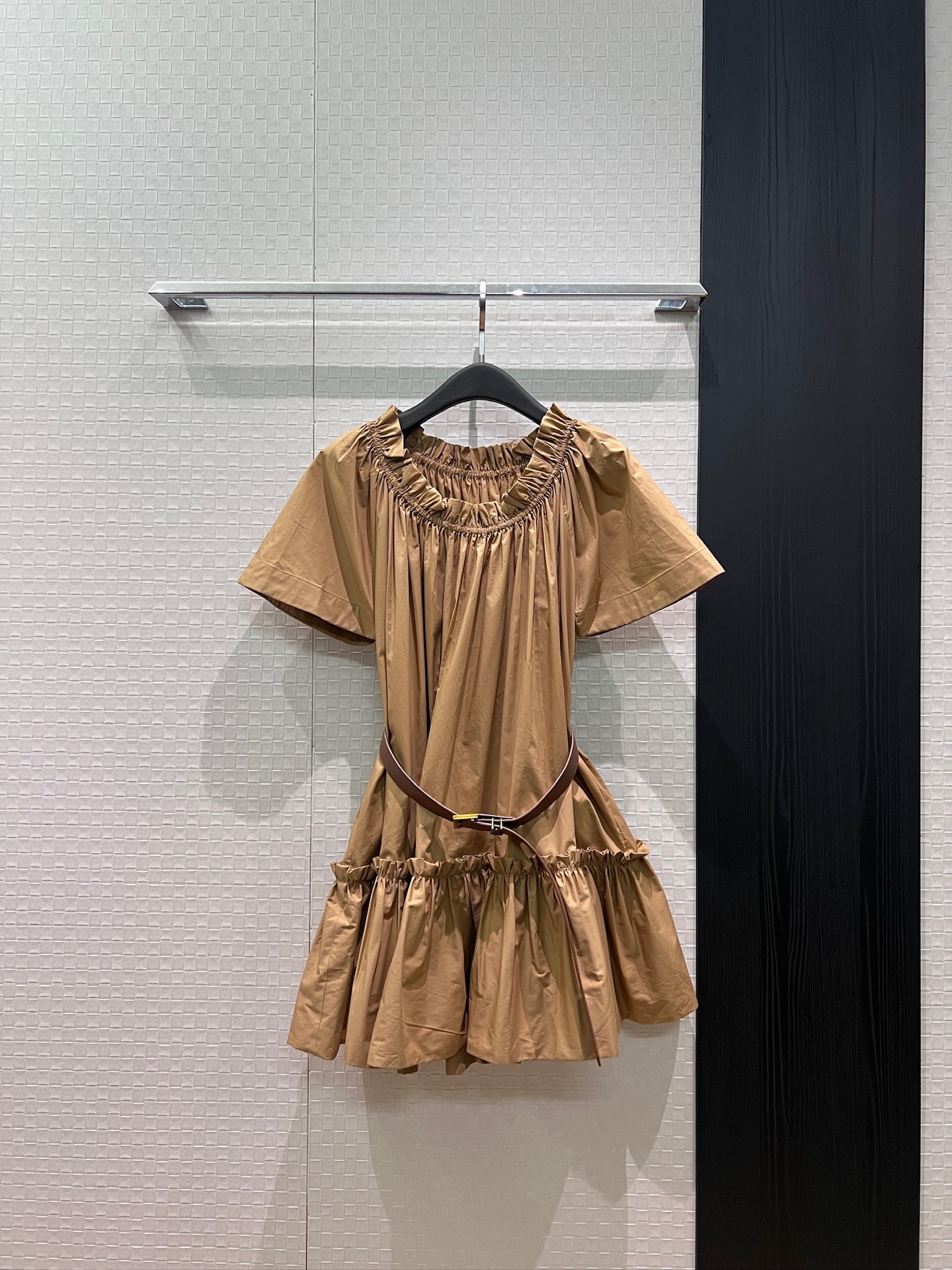 NO:901600,New style spliced ​​ruffle lace A-line short dress. Doll skirt comes with belt to tighten the waist. A must-have for vacation. There are pockets on both sides SML, skirts,19860909新款拼接荷叶花边A字短款连衣裙 娃娃裙配送腰带收腰装饰 度假必备 两侧有口袋SML,,skirts,,Women's clothing