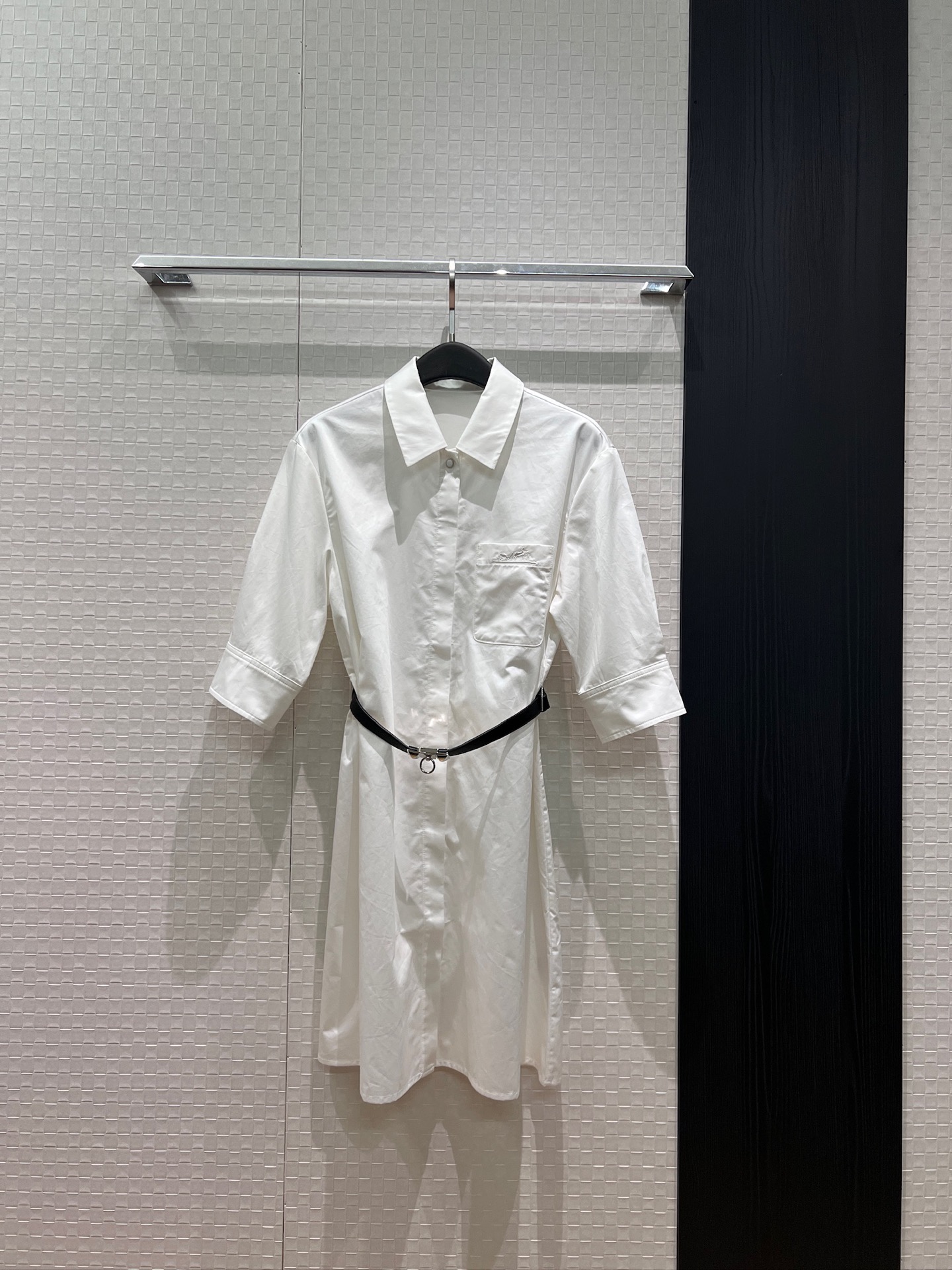 NO:906180,New arrival, minimalist embroidery, classic carriage decorative pockets, lapel mid-sleeve shirt dress, delivery belt, waist-cinching decoration, simple and casual, temperament and age-reducing SML,,skirts,19860909新款来袭极简刺绣经典马车装饰口袋 翻领中袖衬衣裙连衣裙配送腰带收腰装饰 简单休闲 气质减龄SML,,skirts,,Women's clothing