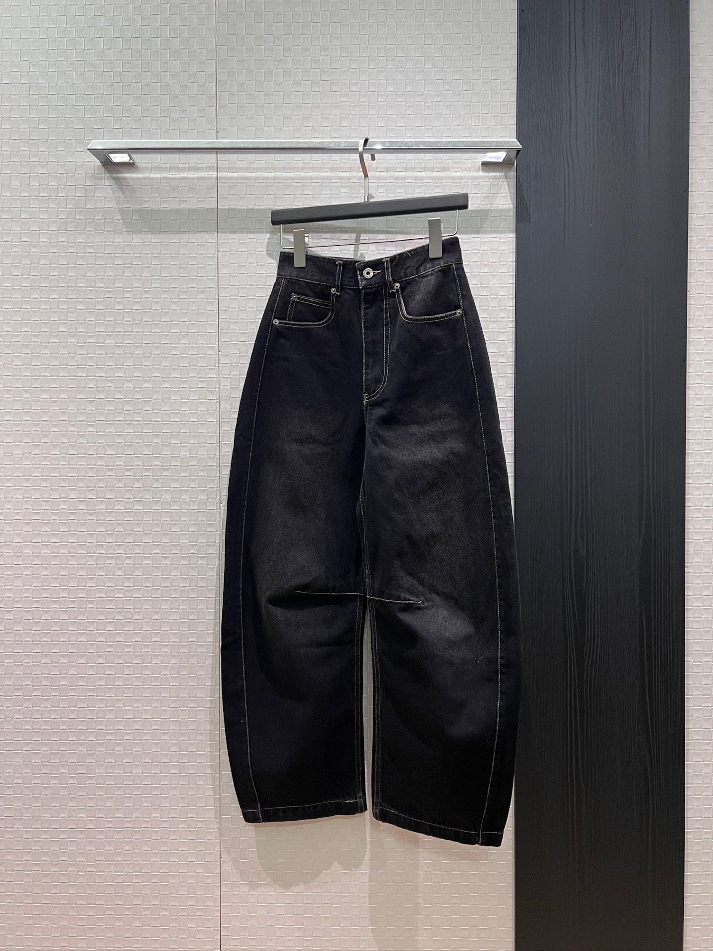 NO:909429,Newly recommended classic logo badge embroidered on the back pocket, washed retro blue scimitar pants, denim wide-leg pants with molded leather label, casual and loose, must-have SML for age reduction,,19860909新款推荐后口袋刺绣经典logo徽章 洗水复古蓝弯刀裤 牛仔阔腿裤开模皮标 休闲宽松 减龄必备SML,,,Women's clothing
