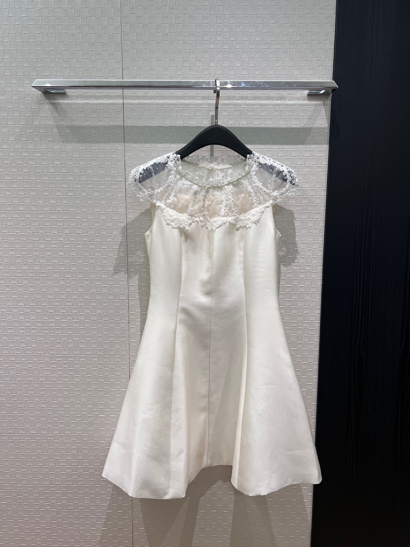 NO:910024,New custom-made lace splicing sleeveless dress, positioning lace, see-through waist, slimming, elegant socialite, exquisite age-reducing black and white S-XL,,skirts,19860909新款定制蕾丝拼接无袖连衣裙 定位花边透视收腰显瘦 优雅名媛 精致减龄黑色白色 S-XL,,skirts,,Women's clothing