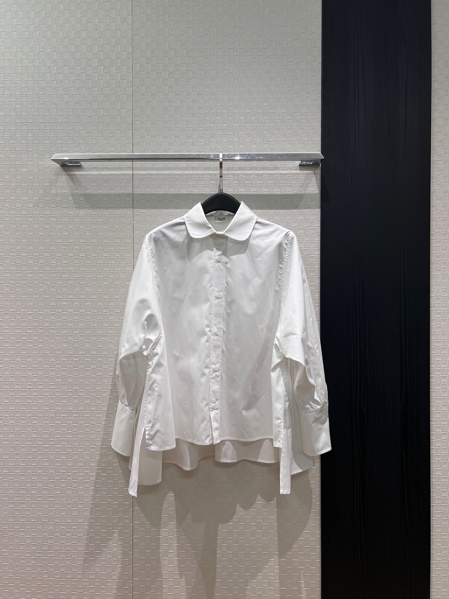NO:910043,Early autumn new college style baby doll collar lantern sleeve loose shirt irregular A-line version hem short in front and long in back to reduce age and versatile SML,,19860909早秋新款学院风 娃娃领灯笼袖宽松衬衣不规则A字版型 下摆前短后长减龄百搭 SML,,,Women's clothing