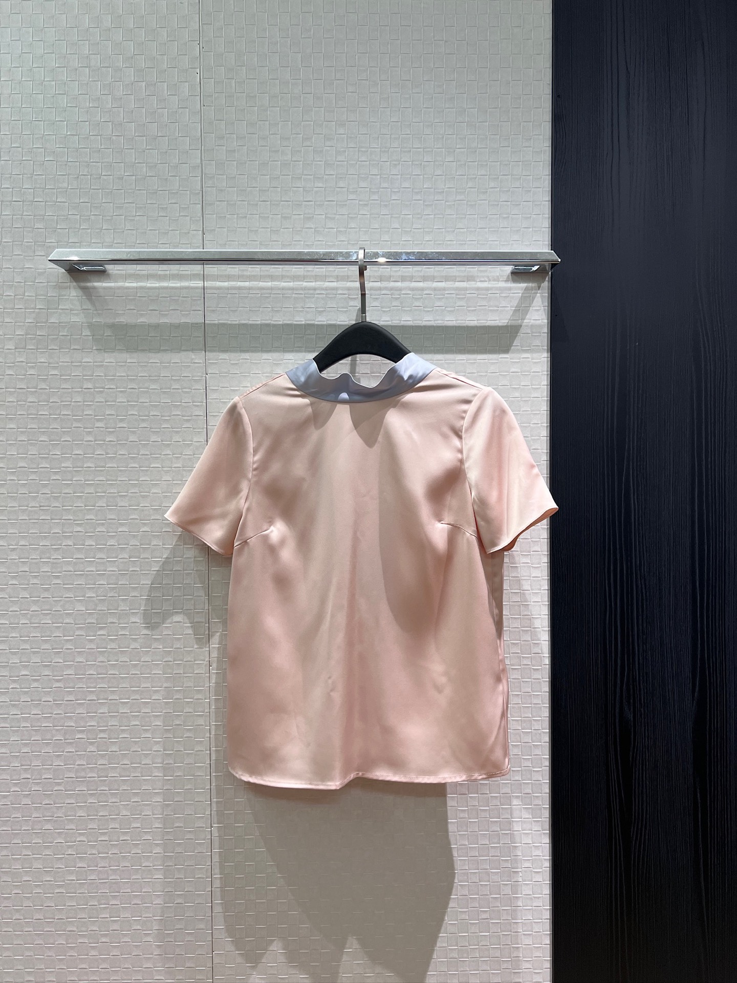 NO:922037,New contrast color backless deep V bow-decorated short-sleeved top in pink, sweet and cute, with versatile temperament S-XL,, T-shirt,19860909新款撞色露背深V系蝴蝶结装饰短袖上衣粉色甜美乖巧 气质百搭S-XL,,T-shirt,,Women's clothing
