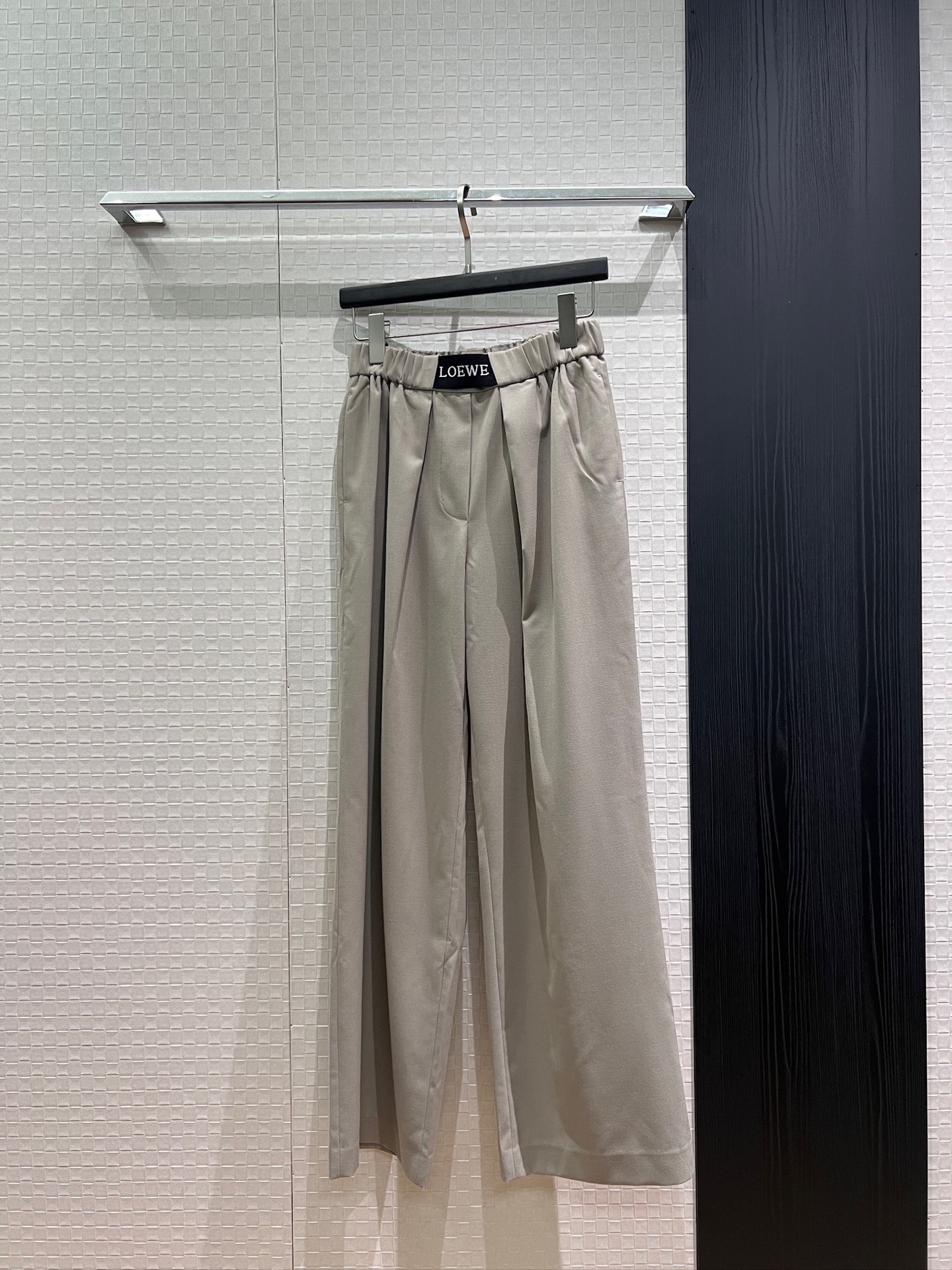 NO:922063,New Loewe jacquard logo letter elastic band casual trousers, wide-leg pants, minimalist and casual, fashionable and versatile, slim and unattractive, black khaki S-XL,,loewe,19860909新款Loewe提花logo字母松紧带休闲西裤 阔腿裤极简休闲 时尚百搭 显瘦不挑人黑色卡其 S-XL,,loewe,,Women's clothing