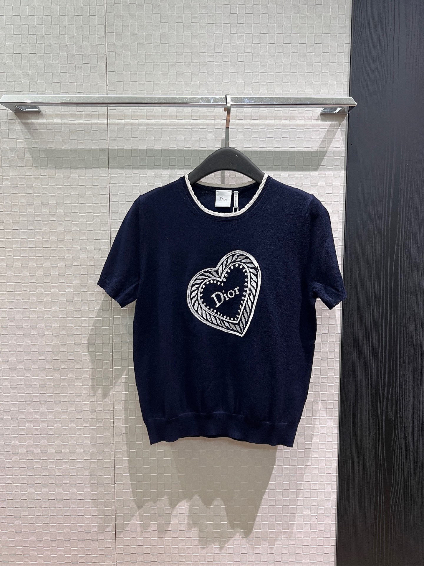 NO:924519,New embroidered love logo letter knitted top, simple and fashionable, casual and versatile, slimming for commuting, dark blue and white SML,,19860909新款刺绣爱心logo字母针织上衣简约时尚 休闲百搭通勤显瘦 深蓝白色 SML,,,Women's clothing