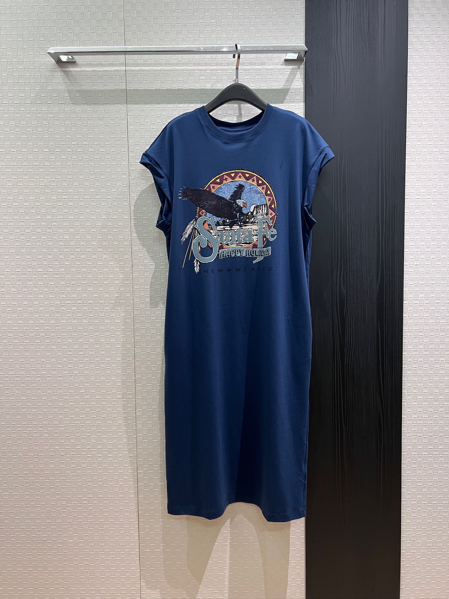 NO:925587,New minimalist design eagle print off-shoulder sleeve long T-skirt dress straight and loose, lazy and relaxed, with pockets on both sides, a must-have for lazy people, dark blue apricot SML,,skirts,19860909新款极简设计老鹰印花落肩袖长T裙连衣裙直筒宽松 慵懒松弛 两侧有口袋懒人必备 深蓝杏色 SML,,skirts,,Women's clothing