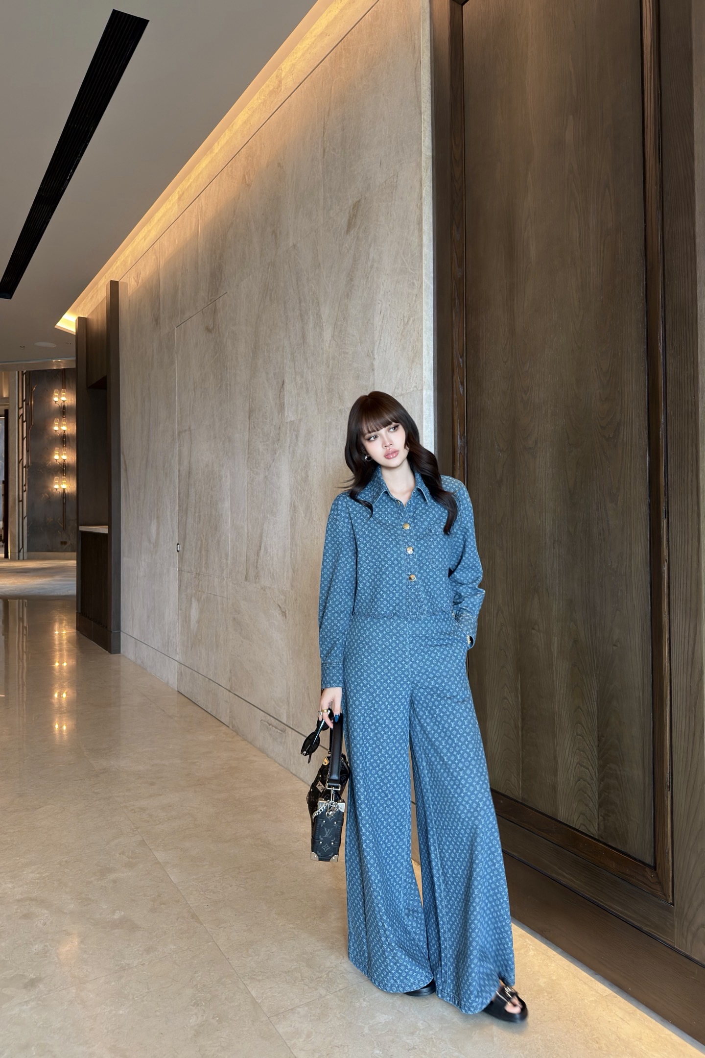 NO:925537,Tops and trousers upper body pictures,,19860909上衣 长裤上身图,,,Women's clothing