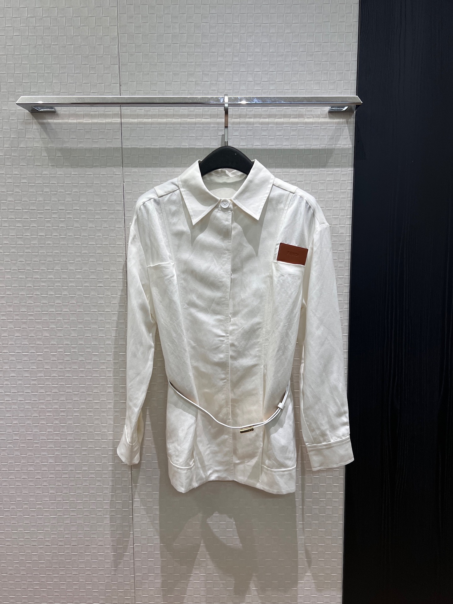 NO:932694,New arrival double F belt, logo leather label decoration, linen shirt jacket back slit hollow design, casual and fashionable, waist-cinching, versatile SML,,jackets & coats,19860909新款来袭双F腰带 logo皮标装饰 亚麻衬衣外套背后开叉镂空设计 休闲时尚 收腰百搭SML,,jackets & coats,,Women's clothing