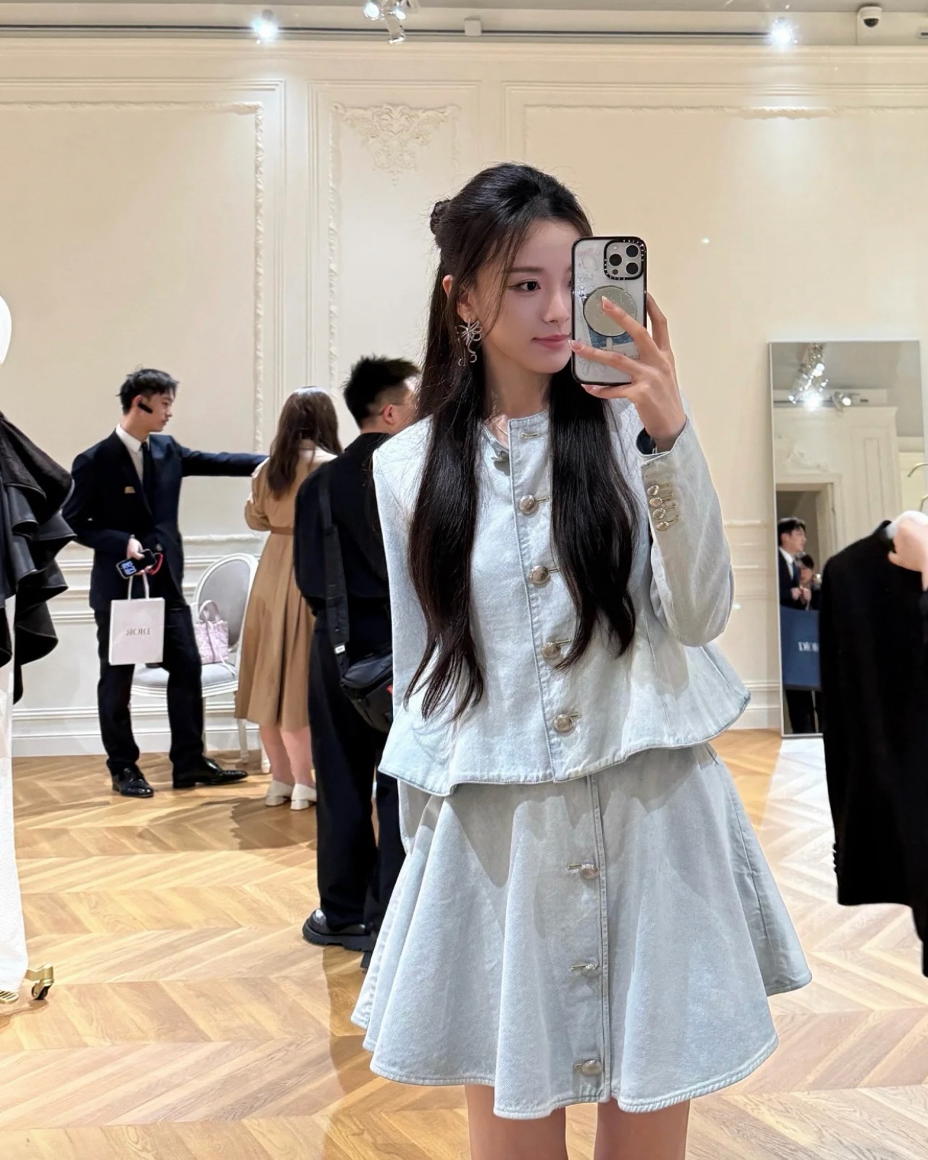 NO:933994,Jackets, skirts, upper body pictures, skirts, jackets & coats,19860909外套 半裙p 上身图,,skirts,jackets & coats,,Women's clothing