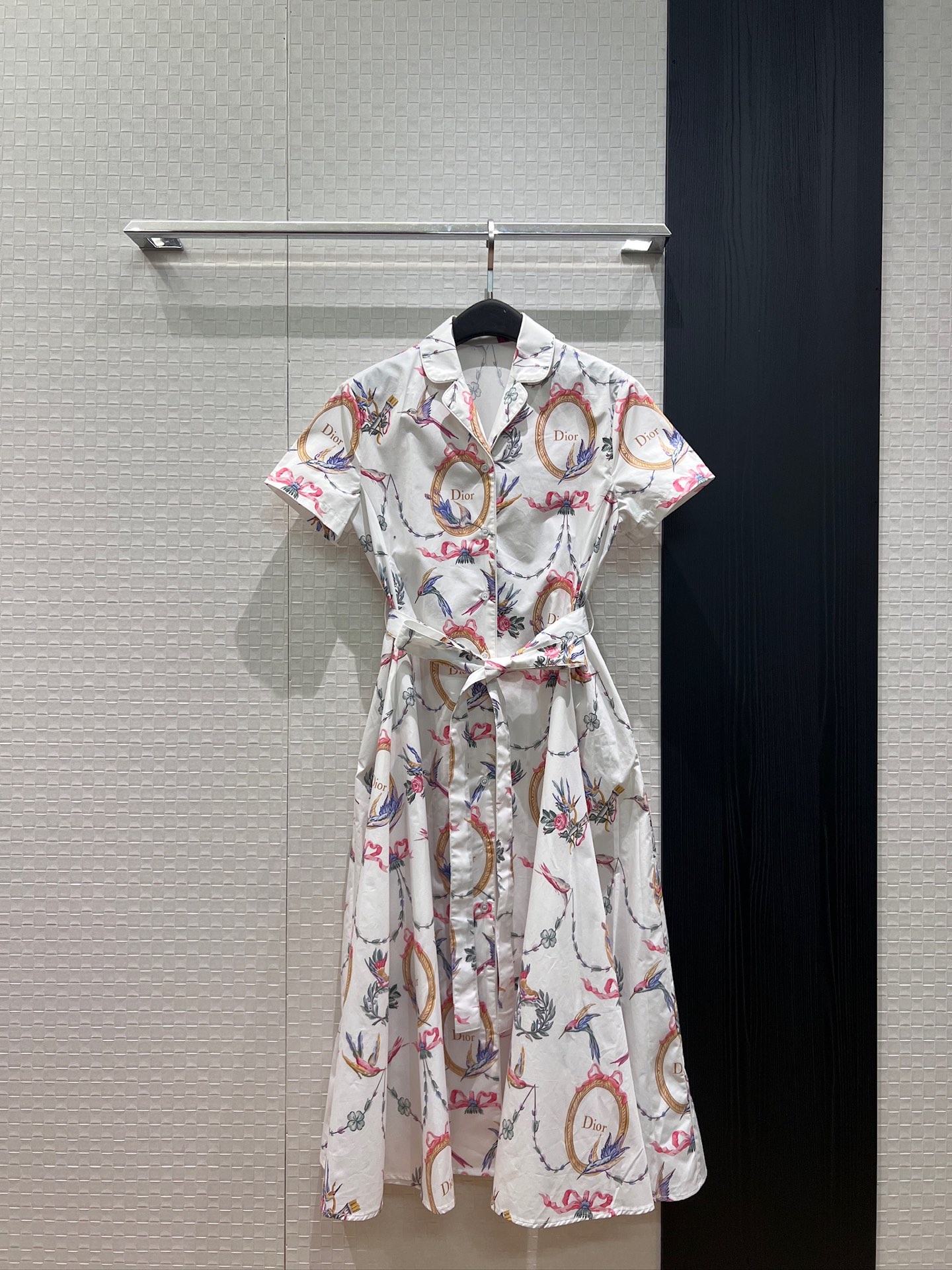 NO:934612,The new style of Wang Churan and Zhao Jiali, positioning printed suit collar, short-sleeved dress, long skirt, cotton printing, belt, waist slimming, pockets on both sides, must-have for age reduction S-XL,,skirts,T-shirt,business suit,19860909新款王楚然 赵佳丽同款 定位印花西装领短袖连衣裙长裙棉布印花 系腰带 收腰显瘦两侧有口袋 减龄必备 S-XL,,skirts,T-shirt,business suit,,Women's clothing
