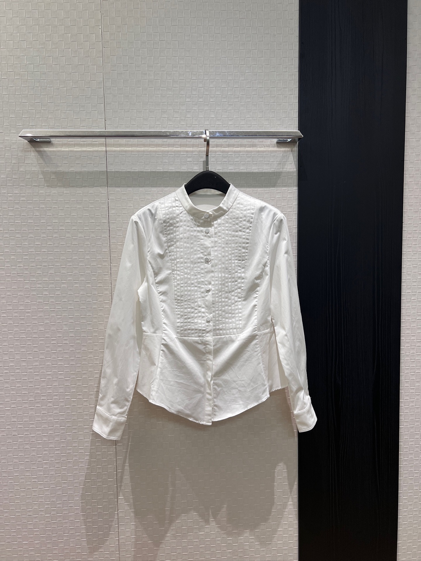 NO:944956,New arrival, small stand-up collar, striped splicing, irregular hem, waist-cinching shirt with ruffled hem, long in the front and short in the back, simple commuting, versatile for age reduction, SML,,19860909新款来袭小立领打条拼接不规则下摆 收腰衬衣荷叶边下摆 前长后短 简单通勤 减龄百搭SML,,,Women's clothing