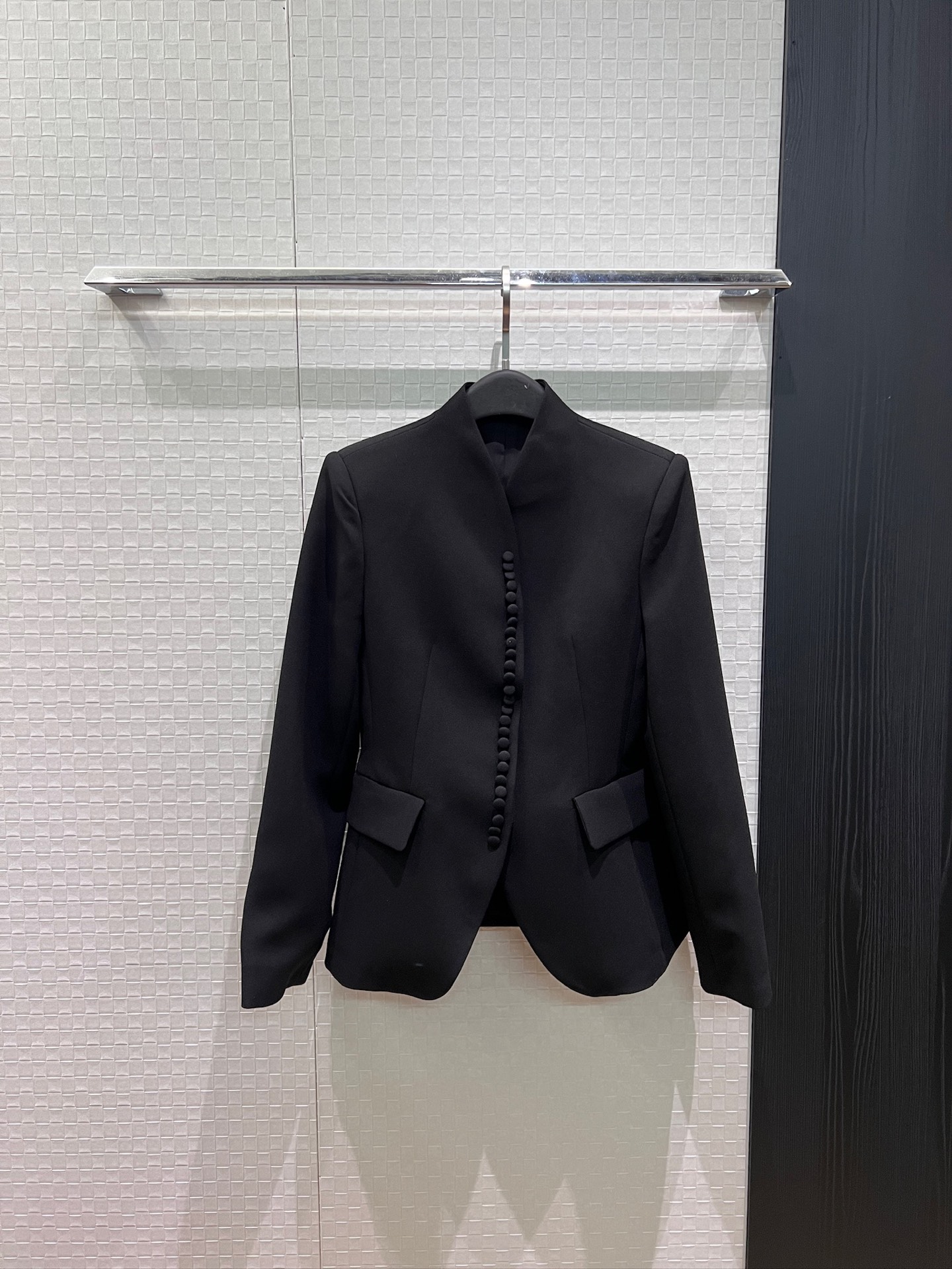 NO:951290,New Chinese-style stand-up collar button-embellished suit jacket, slim waist, simple and fashionable, versatile for commuting, elegant black and white S-XL,,jackets & coats,business suit,19860909新款中式风立领包扣装饰西装外套 收腰修身简约时尚 通勤百搭 气质优雅黑色白色 S-XL,,jackets & coats,business suit,,Women's clothing