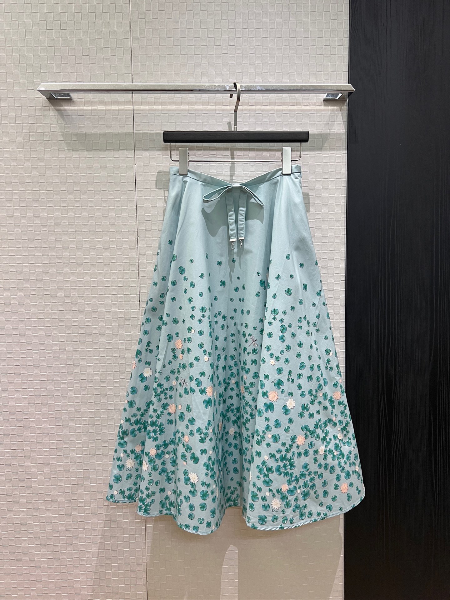 NO:952796,New splicing CD bow decoration, lotus leaf and lotus positioning print A-line skirt with pockets on both sides, cute and versatile, temperament that reduces age, a must-have for vacation S-XL,,skirts,19860909新款拼接cd蝴蝶结装饰 荷叶荷花定位印花A字半裙两侧有口袋 可爱百搭 气质减龄 度假必备 S-XL,,skirts,,Women's clothing