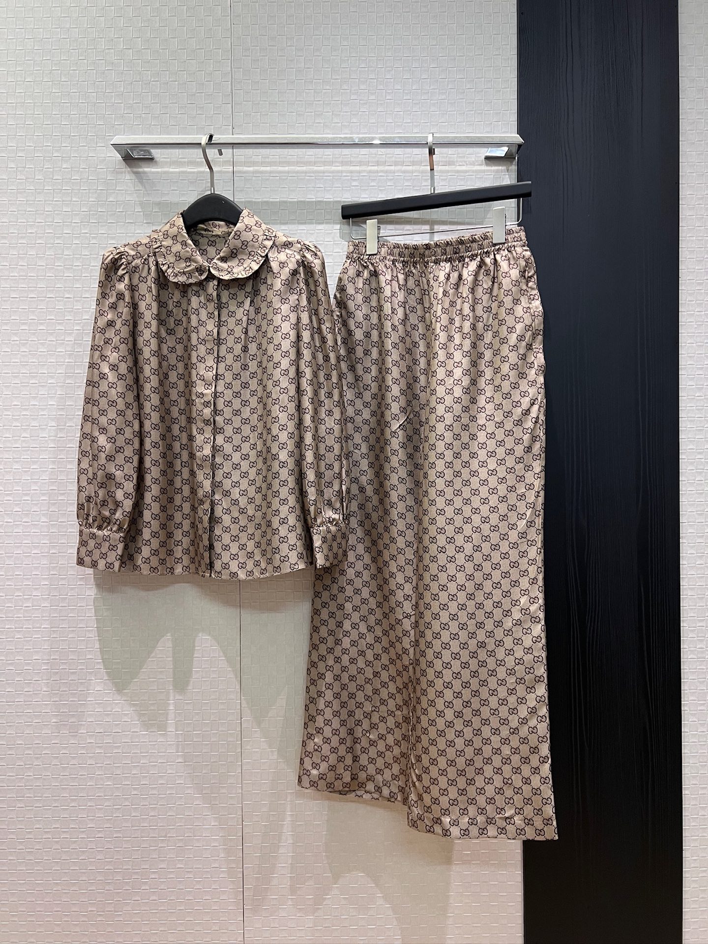 NO:952712,Tops, pants, new style double G printed heavyweight silk twill lace collar shirt, elastic waist wide leg pants, fashionable commuting, a set that can be matched or separated, versatile S-XL,, real silk,19860909上衣 裤子新款双G印花重磅真丝斜纹花边领衬衣松紧腰阔腿裤 时尚通勤 一套搭配或分开百搭S-XL,,real silk,,Women's clothing