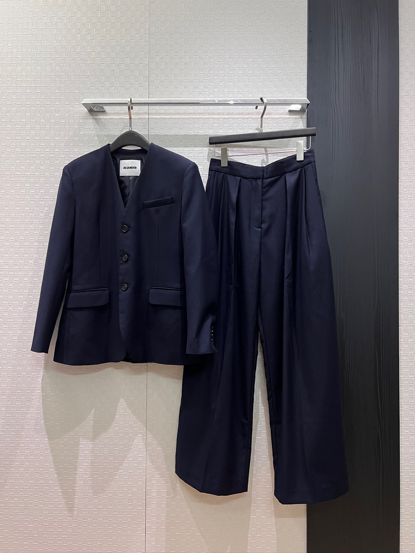 NO:956178,Jackets and trousers new model JIL SANDER simple V-neck wool suit jacket high waist loose straight trousers wool wide leg trousers slim waist fashion casual handsome versatile SML,,jil sander,jackets & coats,business suit,19860909外套 裤子新款JIL SANDER 简约V领羊毛西装外套高腰宽松直筒西裤 羊毛阔腿裤修身收腰 时尚休闲 帅气百搭 SML,,jil sander,jackets & coats,business suit,,Women's clothing