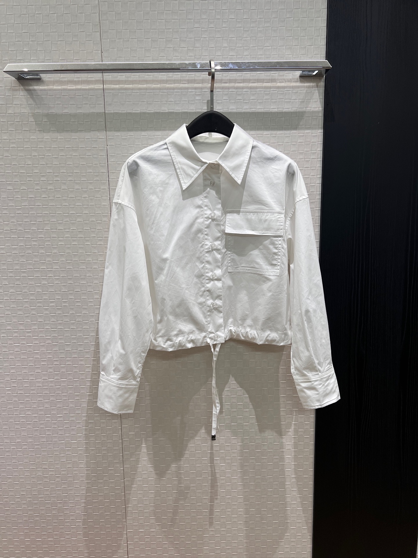 NO:956164,New arrival BC bead chain drawstring waist short square pocket shirt, loose and casual, versatile for age reduction, fashionable commuting blue and white SML,,19860909新款来袭BC珠链抽绳收腰短款方形口袋衬衣 宽松休闲 减龄百搭 时尚通勤蓝色白色 SML,,,Women's clothing