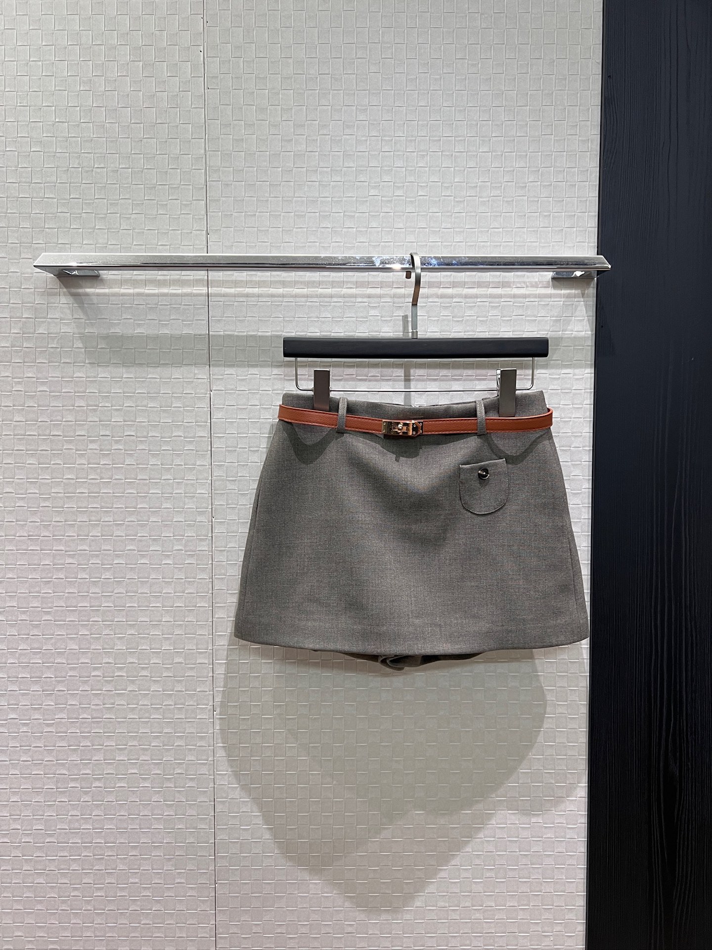 NO:958340,New fake two-piece design, lock belt, skirt splicing, shorts and culottes, casual and fashionable, not picky for commuting, must-have college style for age reduction, versatile, black, dark gray, gray S-XL,,skirts,shorts,19860909新款假两件设计 锁扣腰带 裙摆拼接短裤裙裤休闲时尚 通勤不挑人 减龄必备学院风 百搭 黑色深灰灰色 S-XL,,skirts,shorts,,Women's clothing