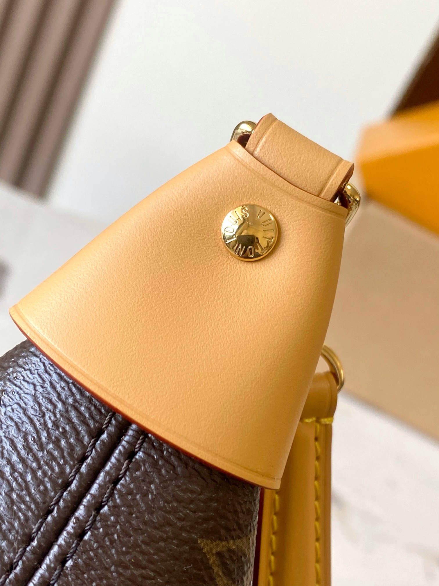 【特级MB163c芯片版原厂皮】 本款 VanityChain Pouch 手袋 型号:M26191老花亮片 材料:A级 【特级MB163c芯片版原厂皮】 本款 VanityChain Pouch 手袋 型号:M26191老花亮片 材料:A级
