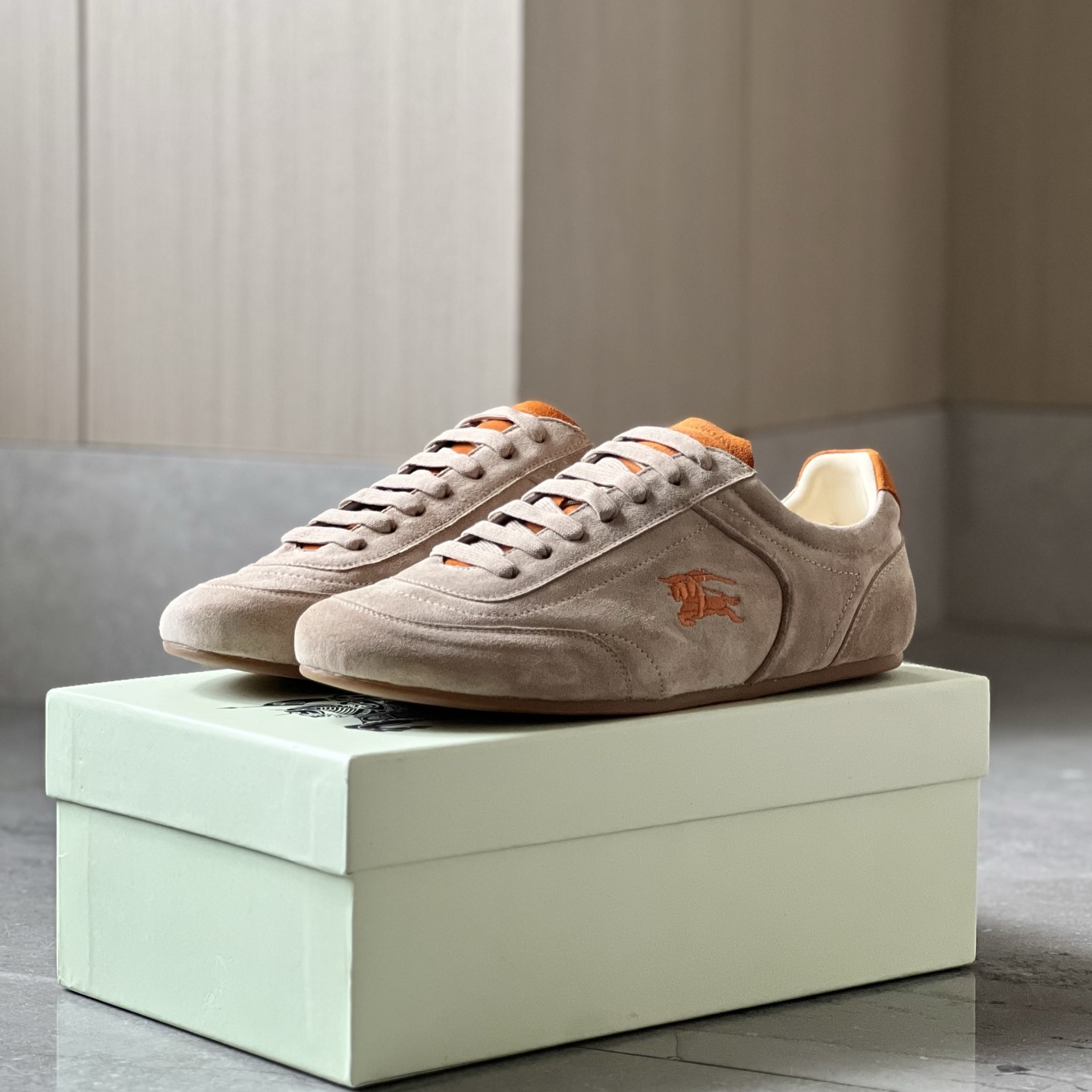 NO:930853,pumpkin orange,19860909南瓜橙,,Men's shoes