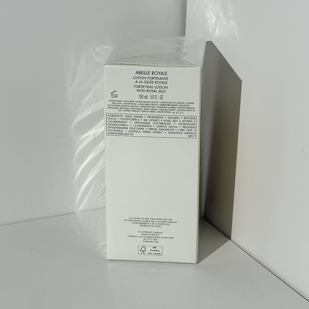 普/100💰
娇兰帝皇蜂姿三件套！内含：复原蜜50ml，双管精华50ml，25X蜂姿水150ml。