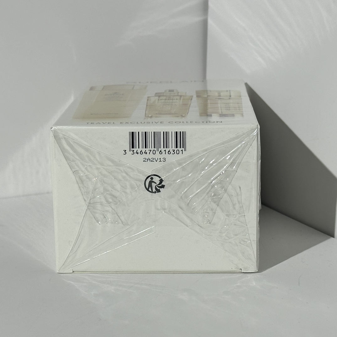 普/100💰
娇兰帝皇蜂姿三件套！内含：复原蜜50ml，双管精华50ml，25X蜂姿水150ml。