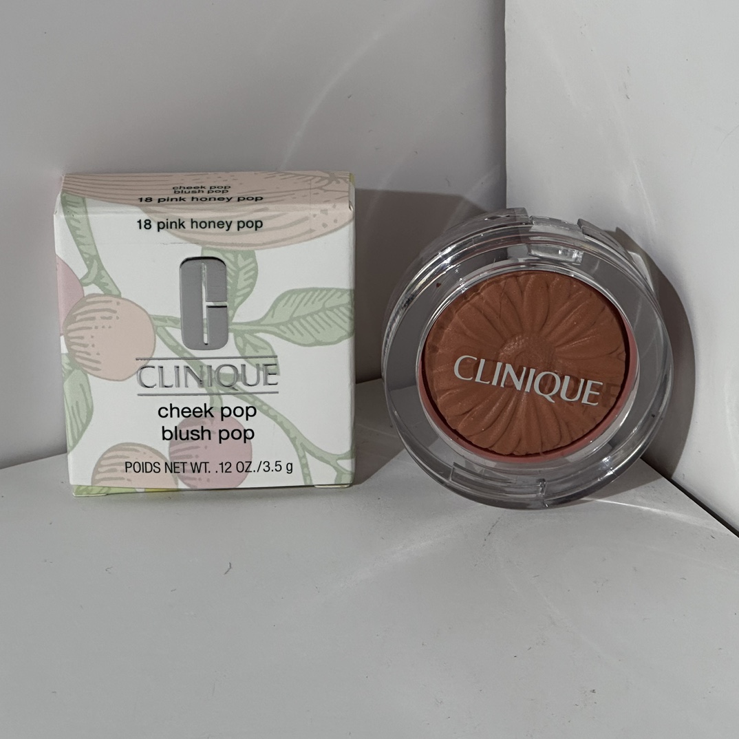 20! (Nota del pedido: Rubor Clinique + número de color) Rubor en crema Clinique Daisy 3.5g 🔜 Se puede equipar con etiq…
