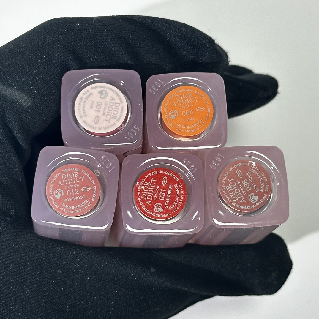 35💰
实拍高质量对版对味 2025版迪奥变色唇膏3.2g  配中文标
件288  认准批号：5E01
色号：001  004  012  031  038
​