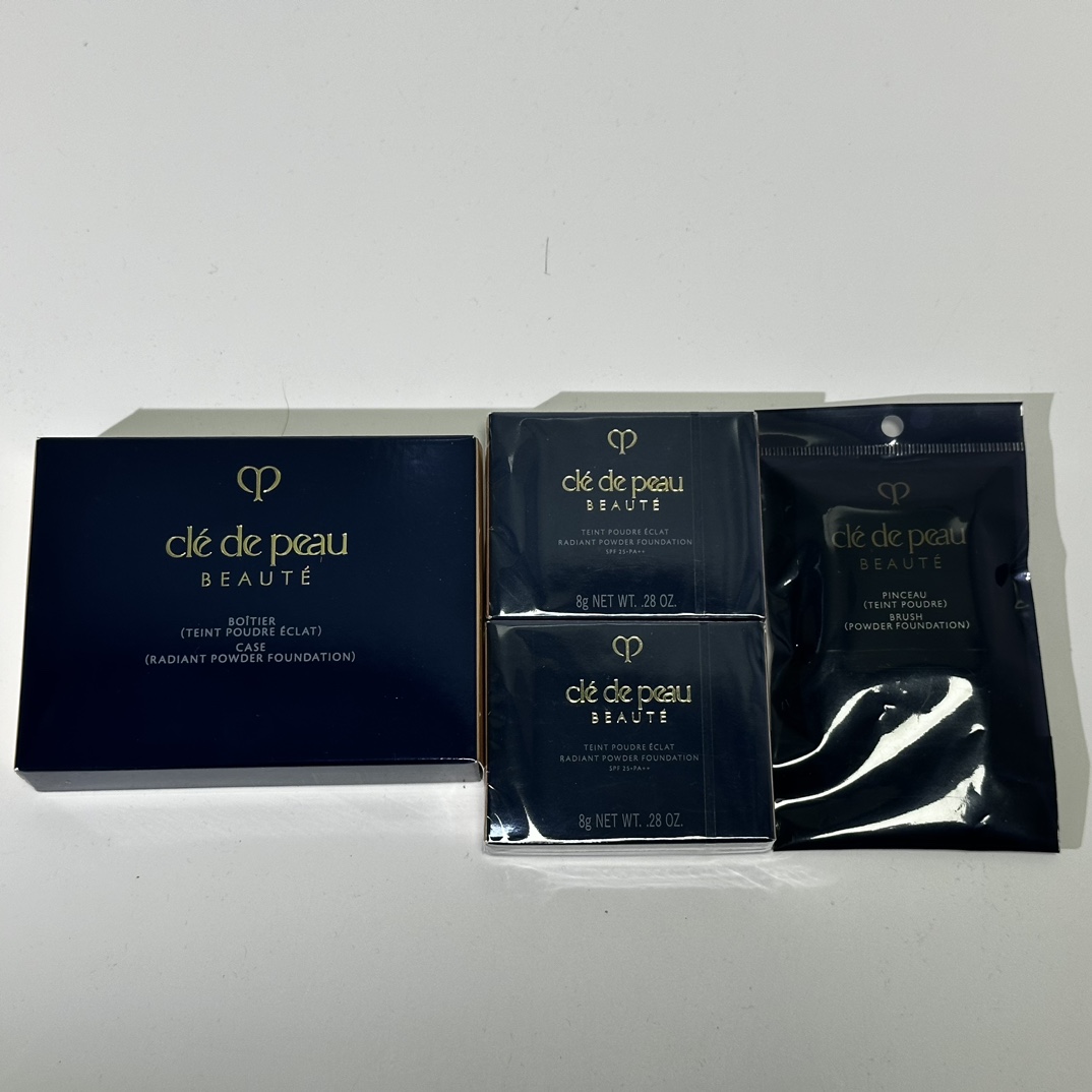 Polvo compacto CPB 25 versión 8g! Tonos: I10#, O10#.
