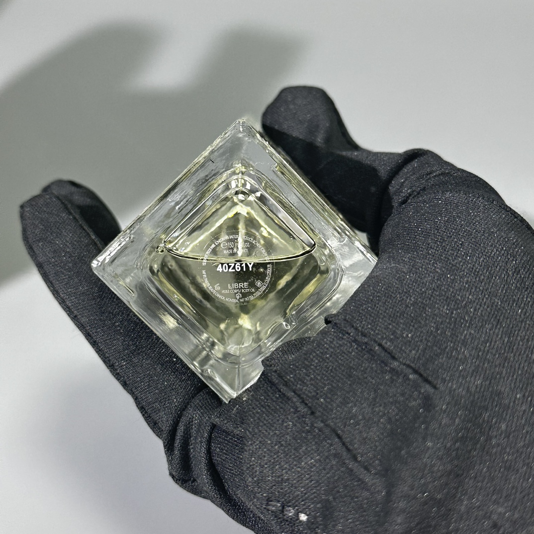 到货💰63包邮
YSL圣罗兰自由之水身体油150ml  配中文标
件48  认准批号：40Z61Y