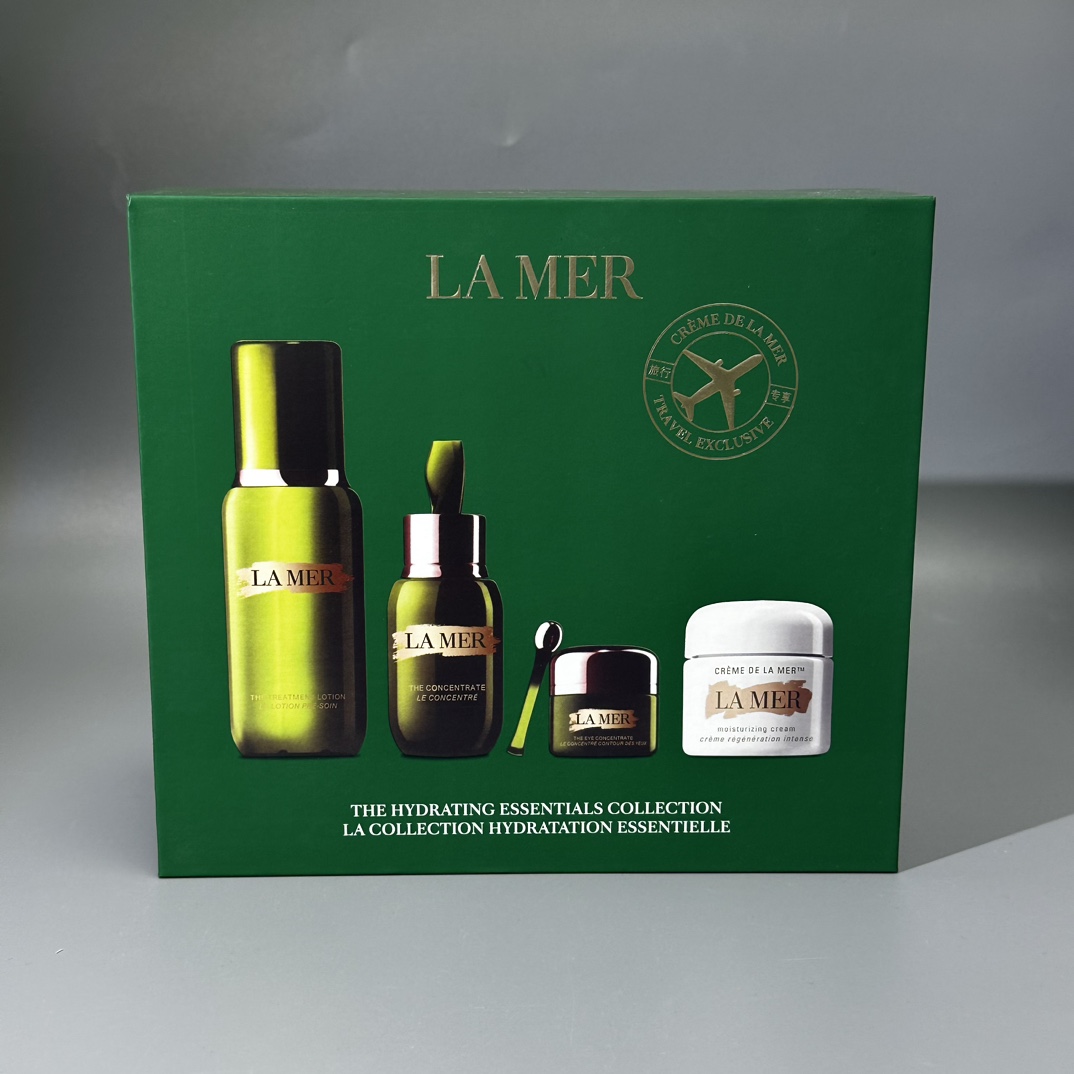 到货💰135包邮
礼盒款海蓝之谜王炸四件套     配中文标      
件12套   批号：A45 
内含：经典面霜60ml+ 新版精粹水150ml+浓缩精华50ml +绿眼霜15ml