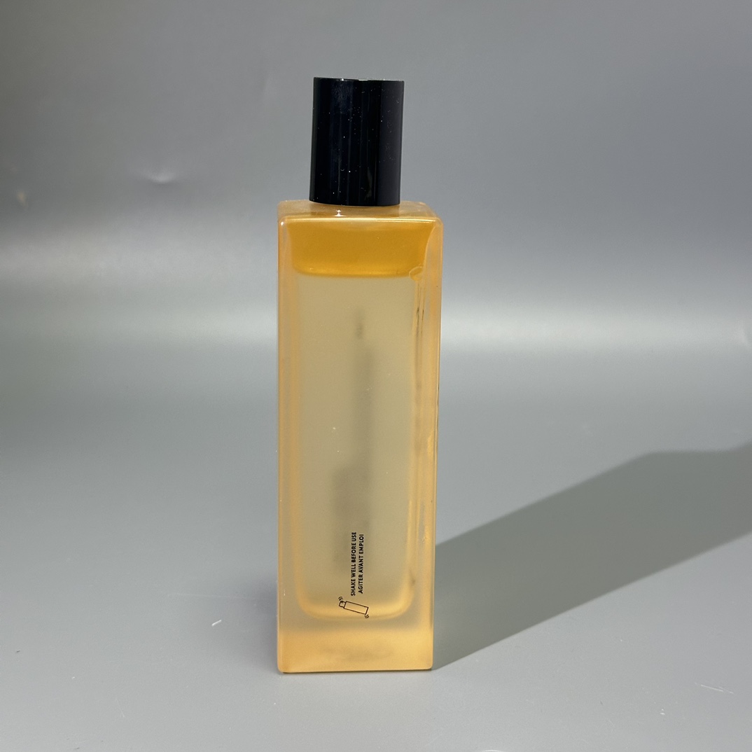 调价💰63包邮
YSL圣罗兰夜皇后调皮水150ml  配中文标
件24   批号:40Z10U