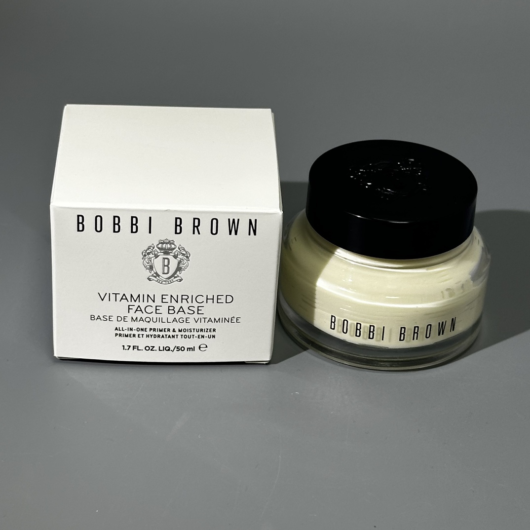 22精版！ （下单备注：精版橘子面霜50ml） 芭比布朗橘子面霜50ml 新日期打码❗️芭比布朗橘子面霜明通版50ml！人手一瓶封神了的面霜，一瓶兼顾了保湿+隔离+打底的面霜 ，后面再上妆更滋润服帖 真的太适合大干皮的秋冬了~用它当作面霜…