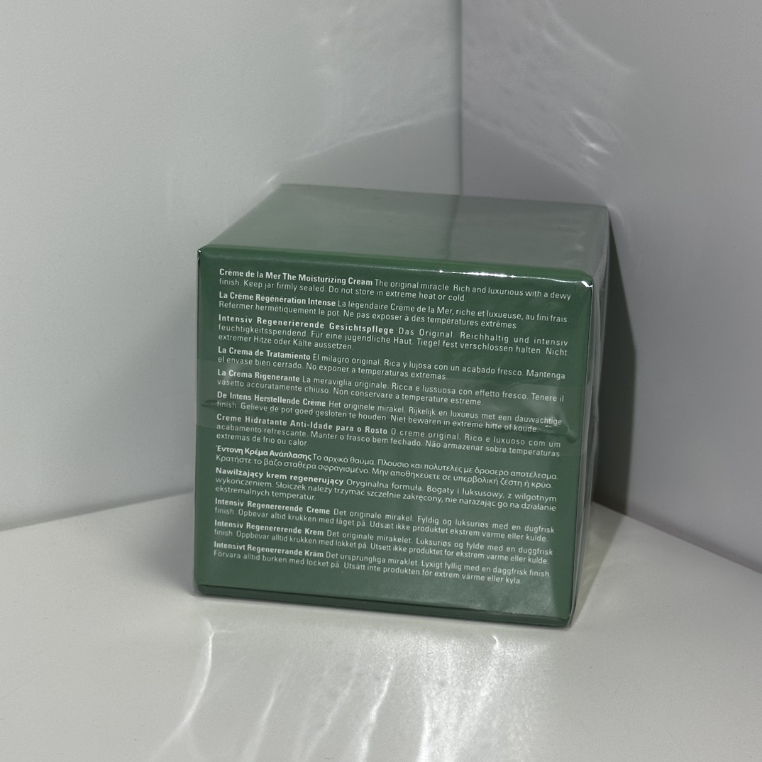 专柜版💰82包邮
实拍高质量对版对味  海蓝之谜经典面霜100ml  配中文标
件24  批号：A55