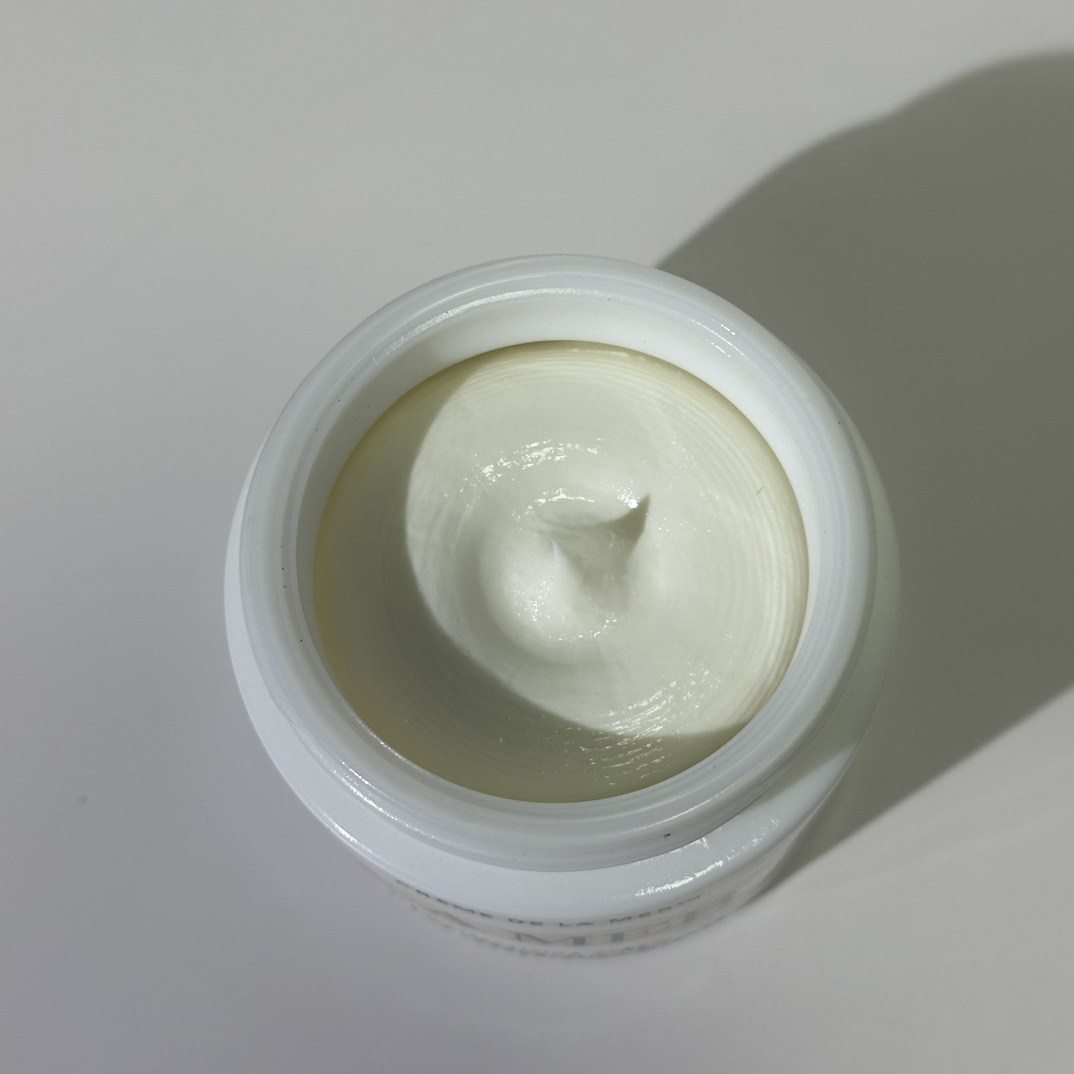 专柜版💰82包邮
实拍高质量对版对味  海蓝之谜经典面霜100ml  配中文标
件24  批号：A55