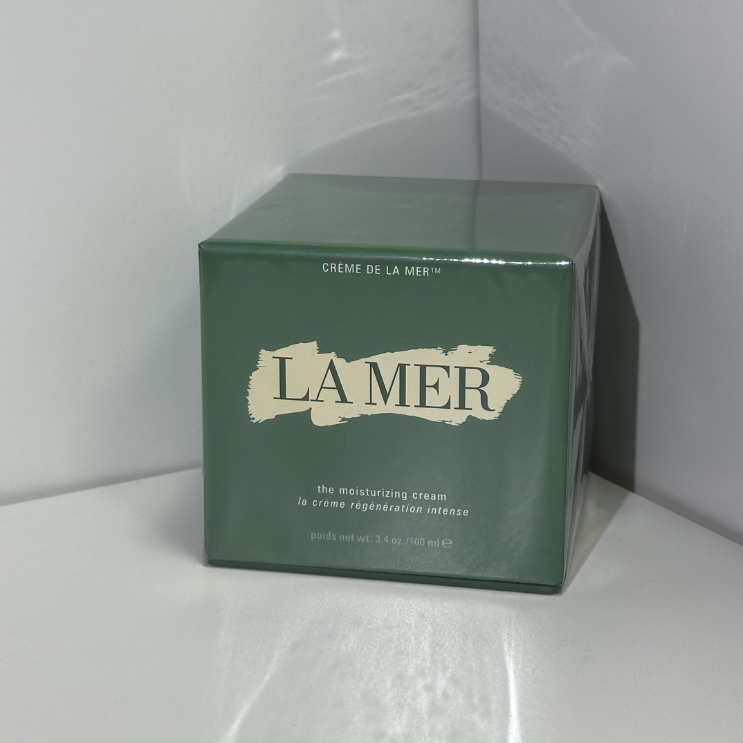 专柜版💰82包邮
实拍高质量对版对味  海蓝之谜经典面霜100ml  配中文标
件24  批号：A55