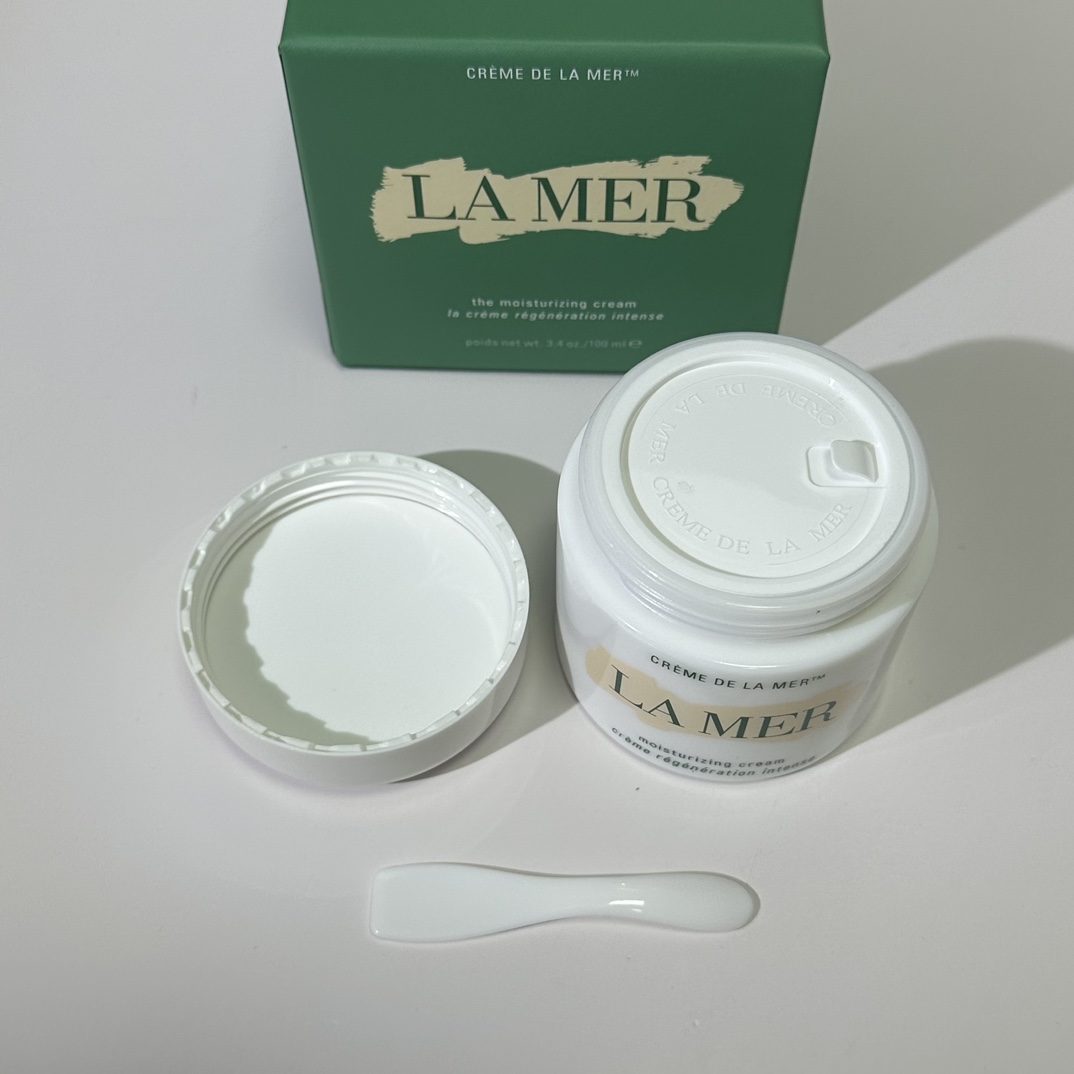 专柜版💰82包邮
实拍高质量对版对味  海蓝之谜经典面霜100ml  配中文标
件24  批号：A55