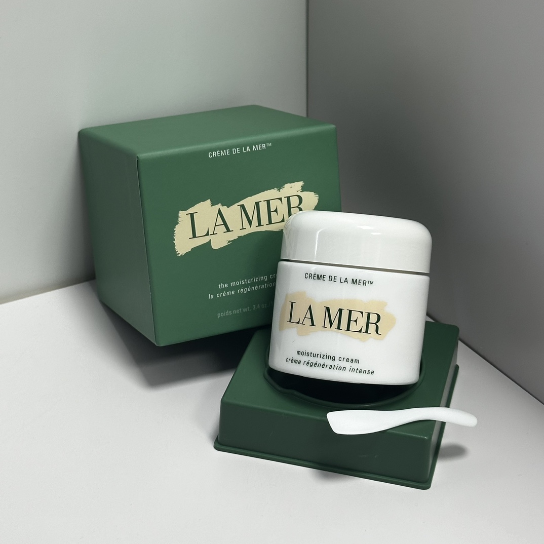 专柜版💰82包邮
实拍高质量对版对味  海蓝之谜经典面霜100ml  配中文标
件24  批号：A55