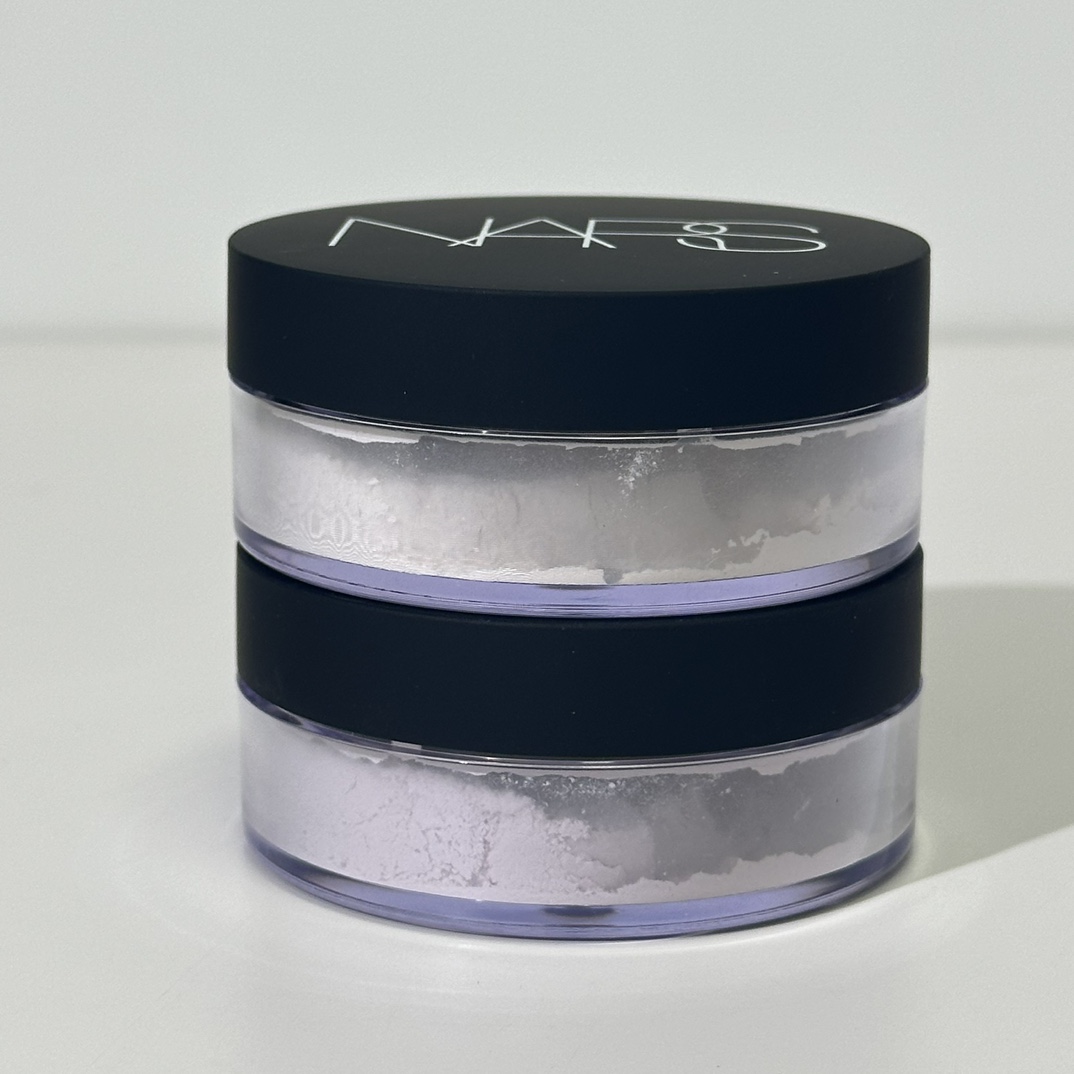 到货各💰43包邮
实拍高质量对版粉质对味 新版NARS散粉11g  配中文标
色号：透明色Tfans lucent   星云紫Milky Way
件144  批号：5139GG