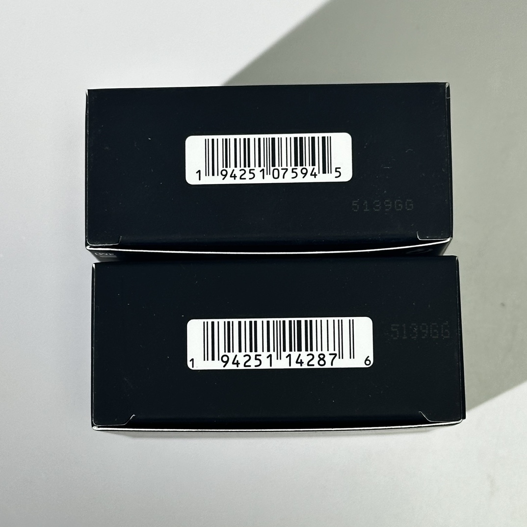 到货各💰43包邮
实拍高质量对版粉质对味 新版NARS散粉11g  配中文标
色号：透明色Tfans lucent   星云紫Milky Way
件144  批号：5139GG