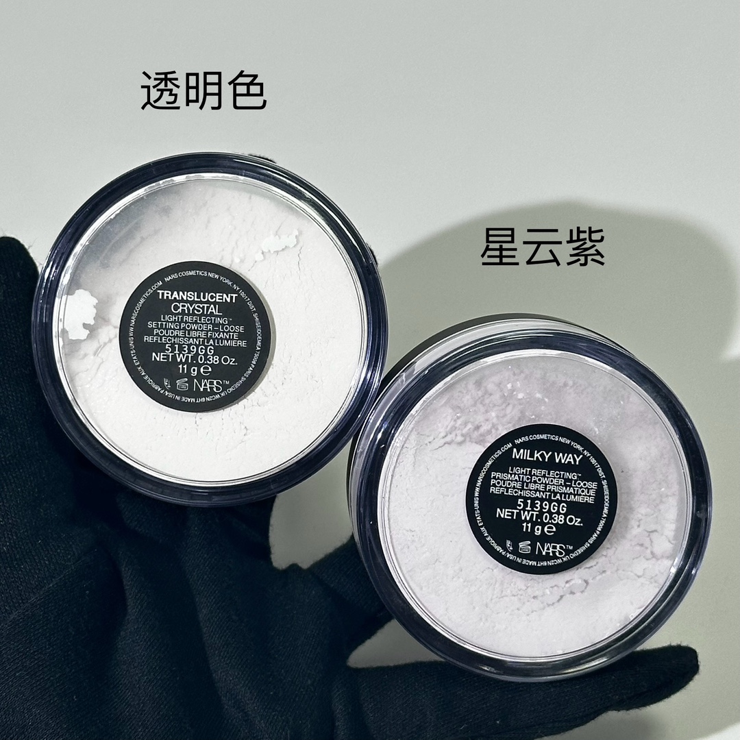到货各💰43包邮
实拍高质量对版粉质对味 新版NARS散粉11g  配中文标
色号：透明色Tfans lucent   星云紫Milky Way
件144  批号：5139GG