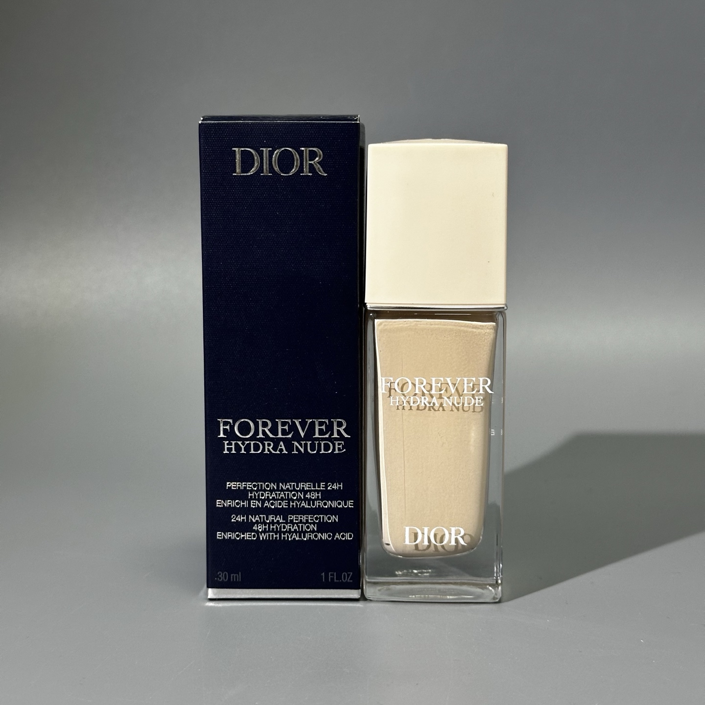 26! (Nota del pedido: base de maquillaje Dior tapa blanca + tono) Nueva versión de la base de maquillaje Dior Forever t…