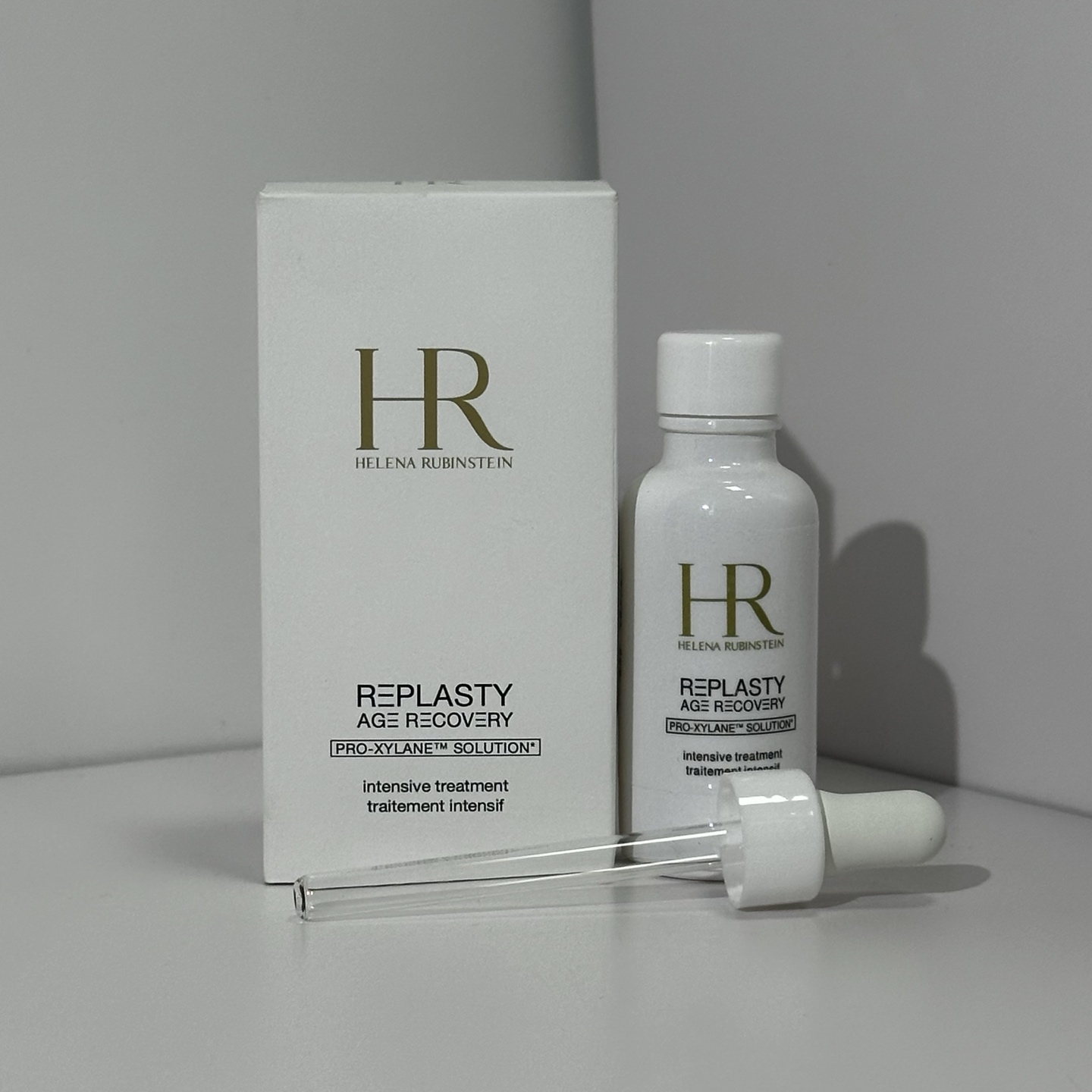 36！（下单备注：赫莲娜色因精华） HR赫莲娜玻色因精华30ml 配中文标 编码：40Z21Z