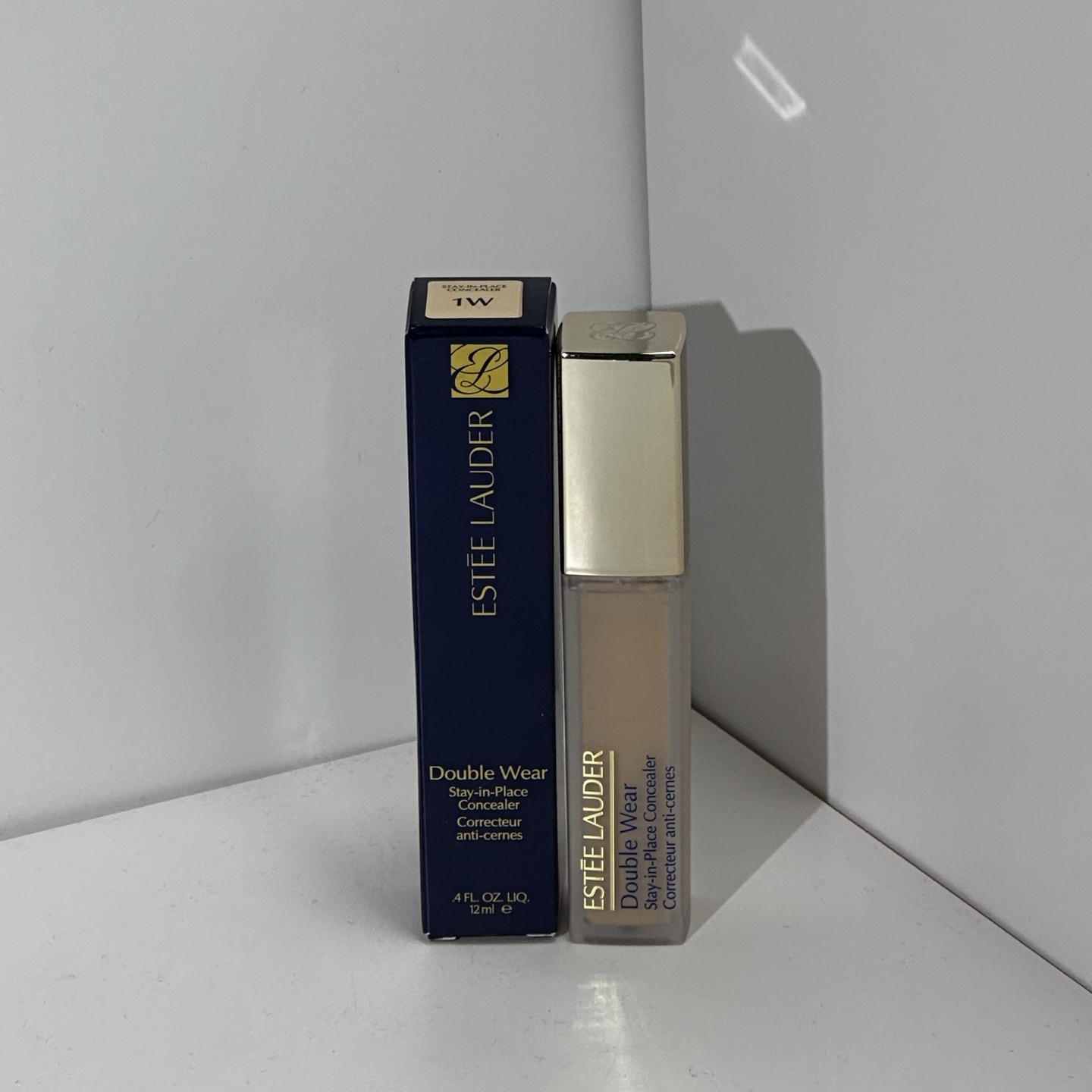 28！（下单备注：雅诗兰黛DW遮瑕+色号） 新品雅诗兰黛DW遮暇12ml 配中文标 件288 批号：AB5 色号：1W 1C 2C