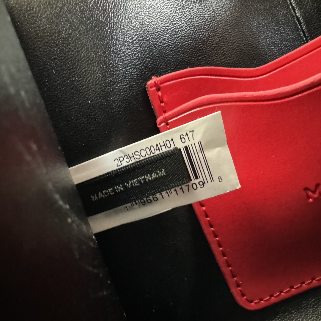 Marc Jacobs ～大红