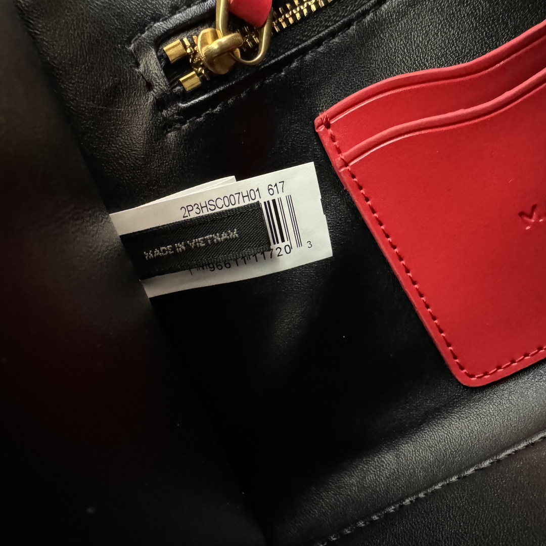 Marc Jacobs ～大红