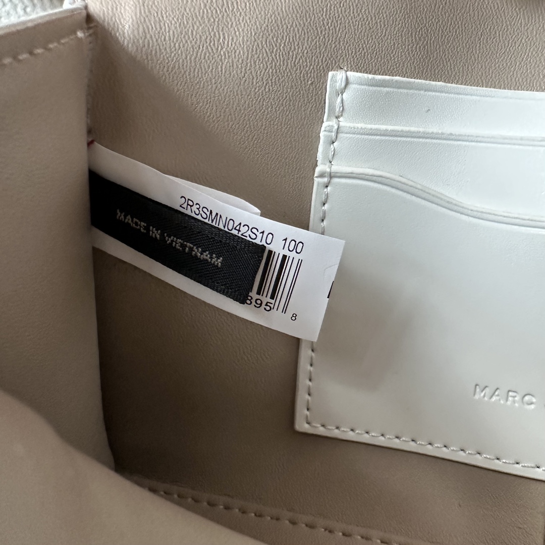 Marc Jacobs ～白色