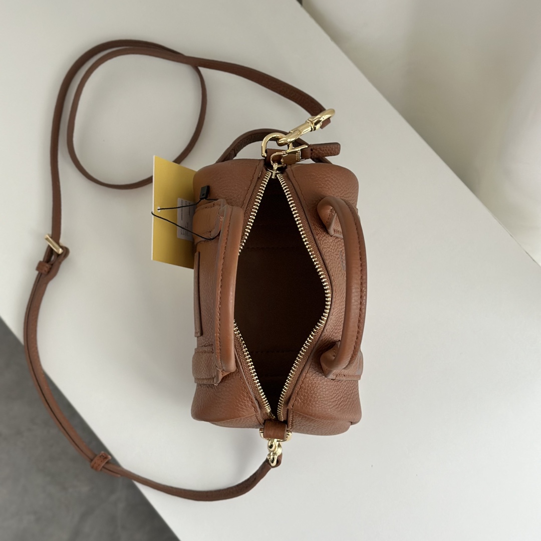 Marc Jacobs ～棕色。尺寸:20*12*12
